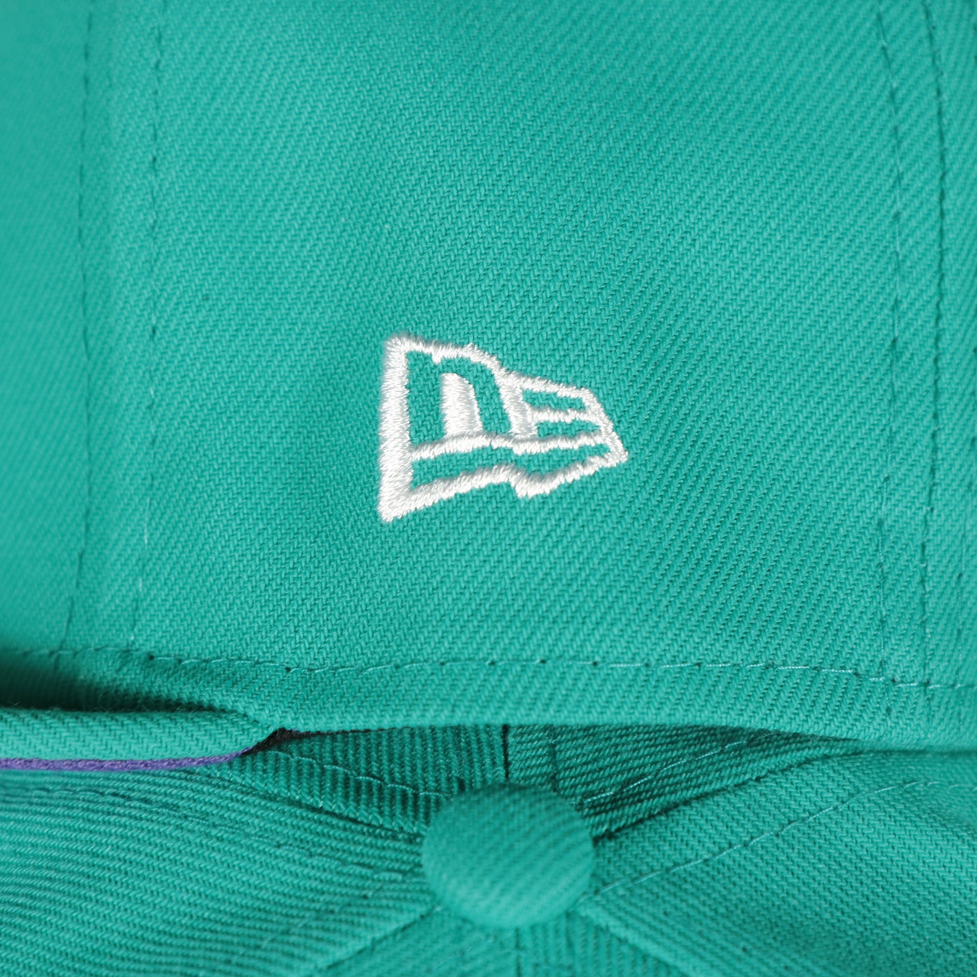 new era logo on the Arizona Diamondbacks 2001 World Series Purple Bottom 59fifty Fitted Cap | Teal
