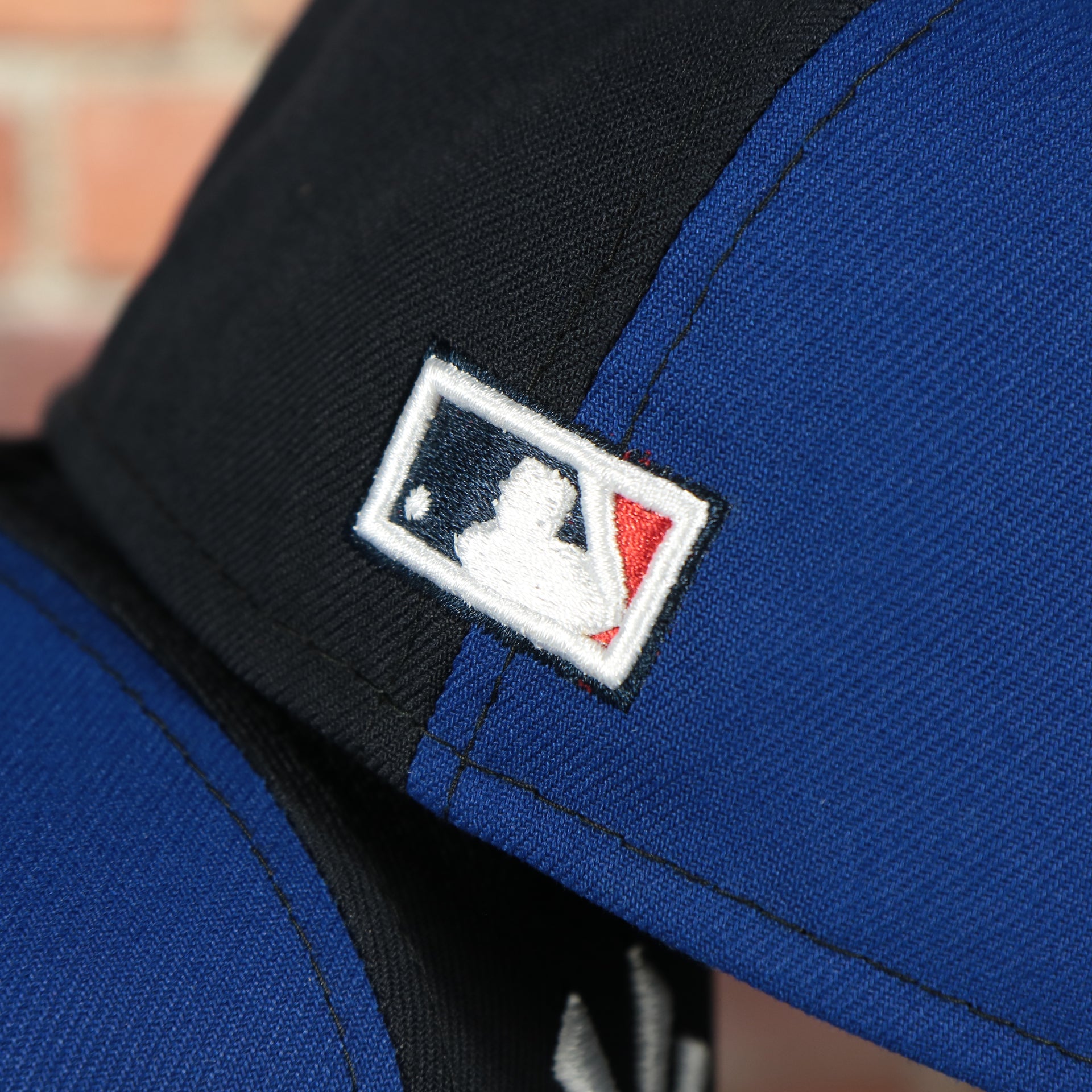 cooperstown batterman logo on the New York Yankees x Mets Split Crown Grey Bottom 59fifty Side Patch Fitted | Navy/Royal Blue Yankees x Mets 5950 Cap