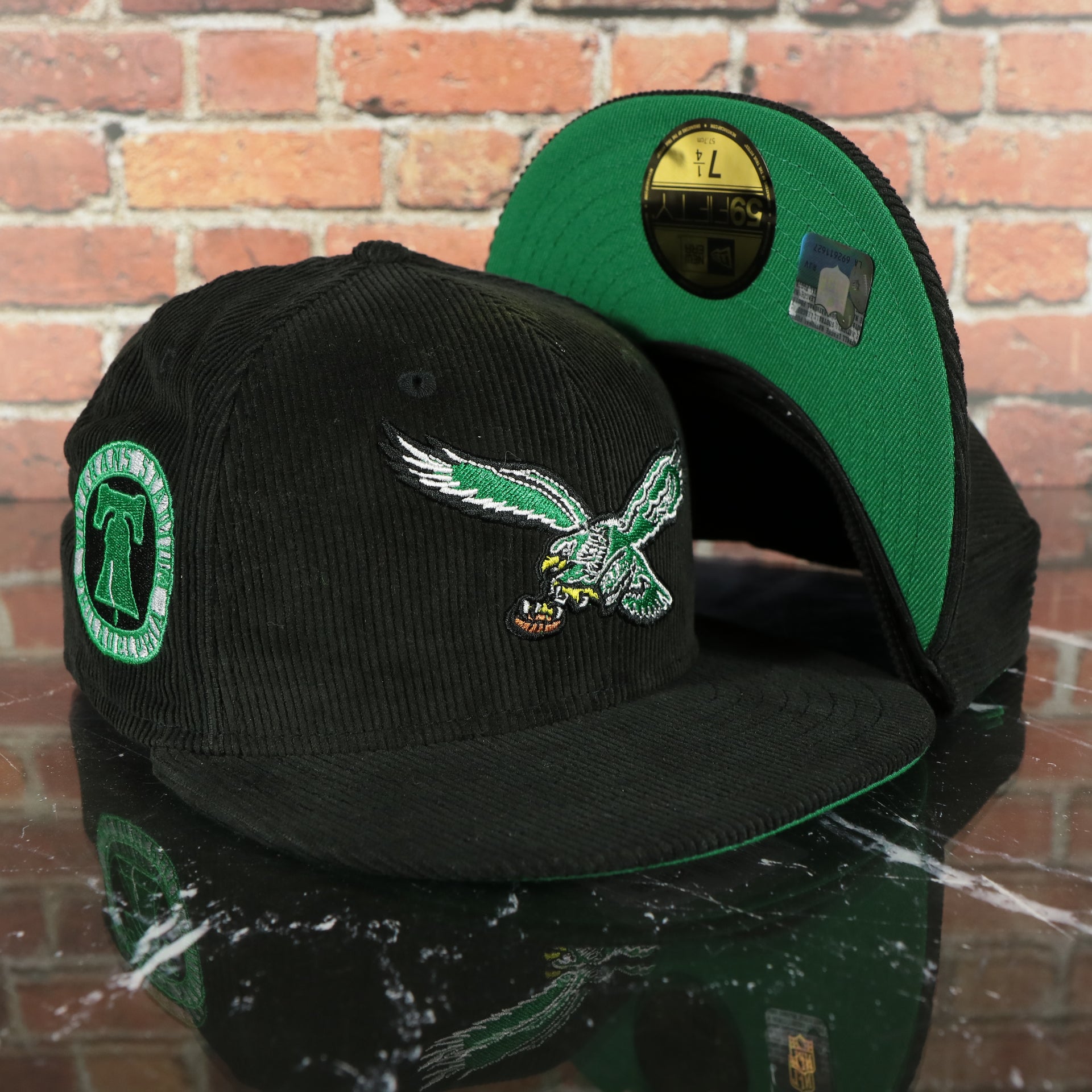Philadelphia Eagles Throwback Veterans Stadium Side Patch Black Corduroy Kelly Green Bottom 59Fifty Fitted Cap | Corduroy Fitted Pack