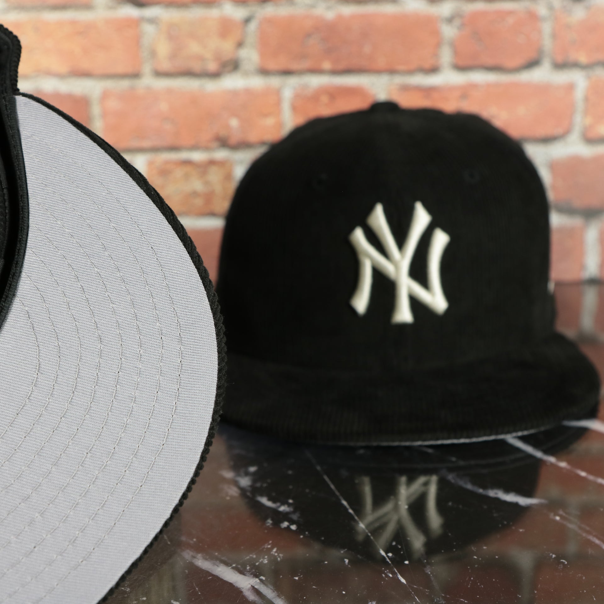 grey under visor on the New York Yankees Cooperstown 1999 World Series Side Patch Black Corduroy Gray Bottom 59Fifty Fitted Cap | Corduroy Fitted Pack
