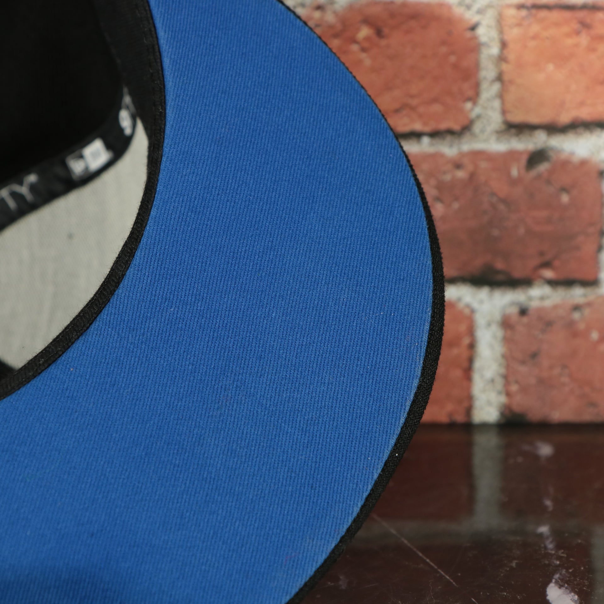 blue under visor on the Orlando Magic Logo Spill XL Outline New Era 9Fifty Snapback Hat
