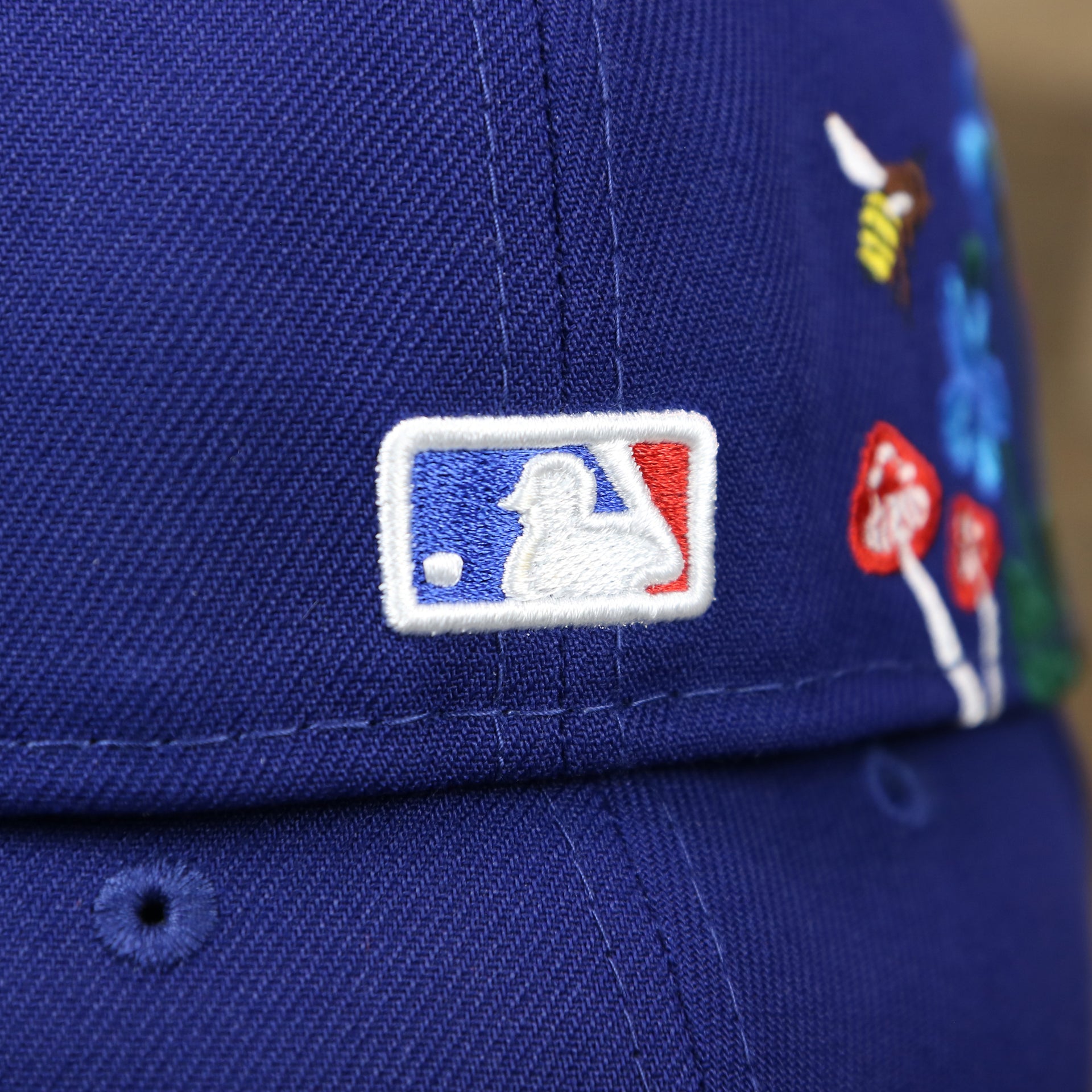 The MLB Batterman Logo on the Los Angeles Dodgers Gray Bottom Bloom Spring Embroidery 59Fifty Fitted Cap | Royal Blue 59Fifty Cap