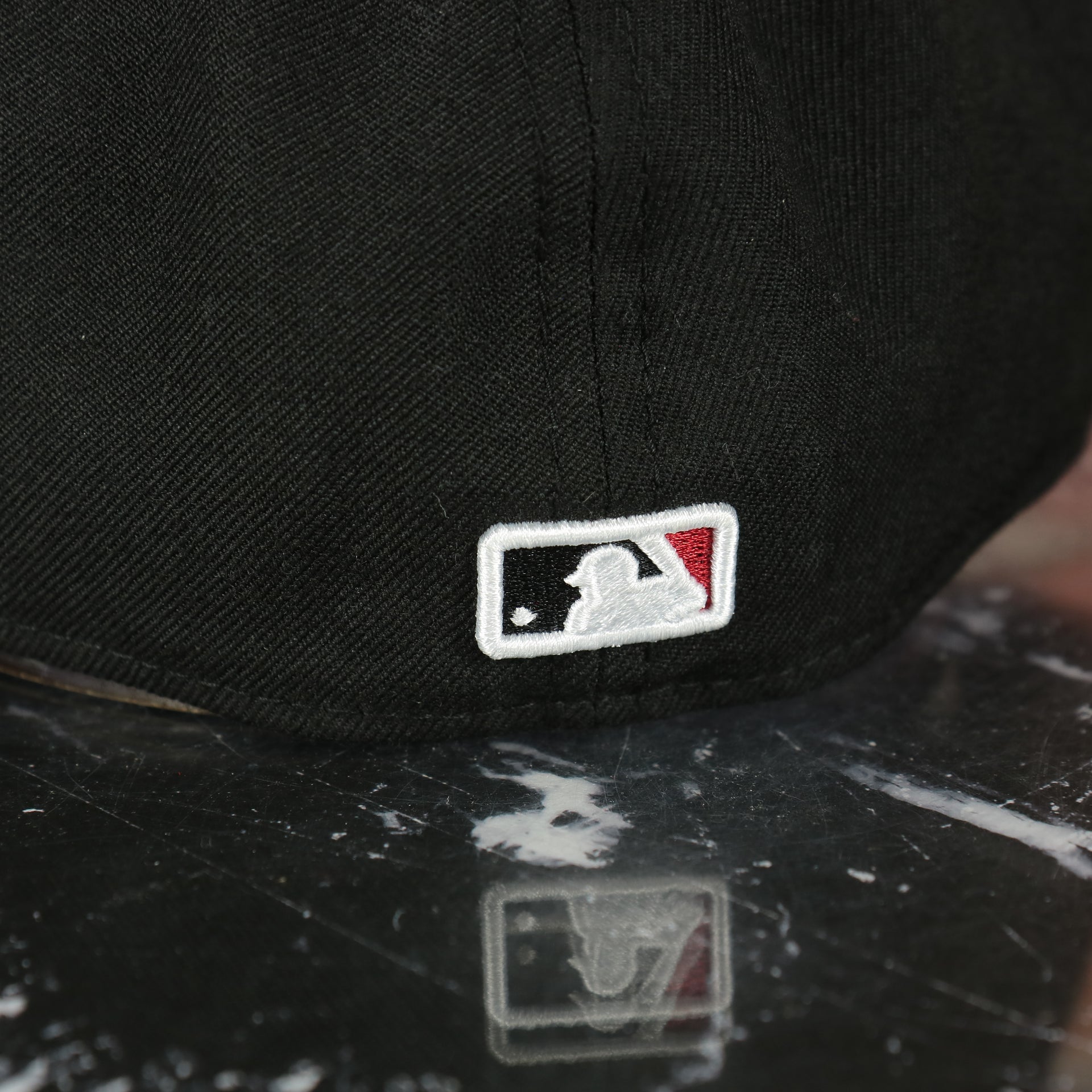 mlb batterman logo on the Philadelphia Phillies On Field Black 59Fifty Fitted Cap
