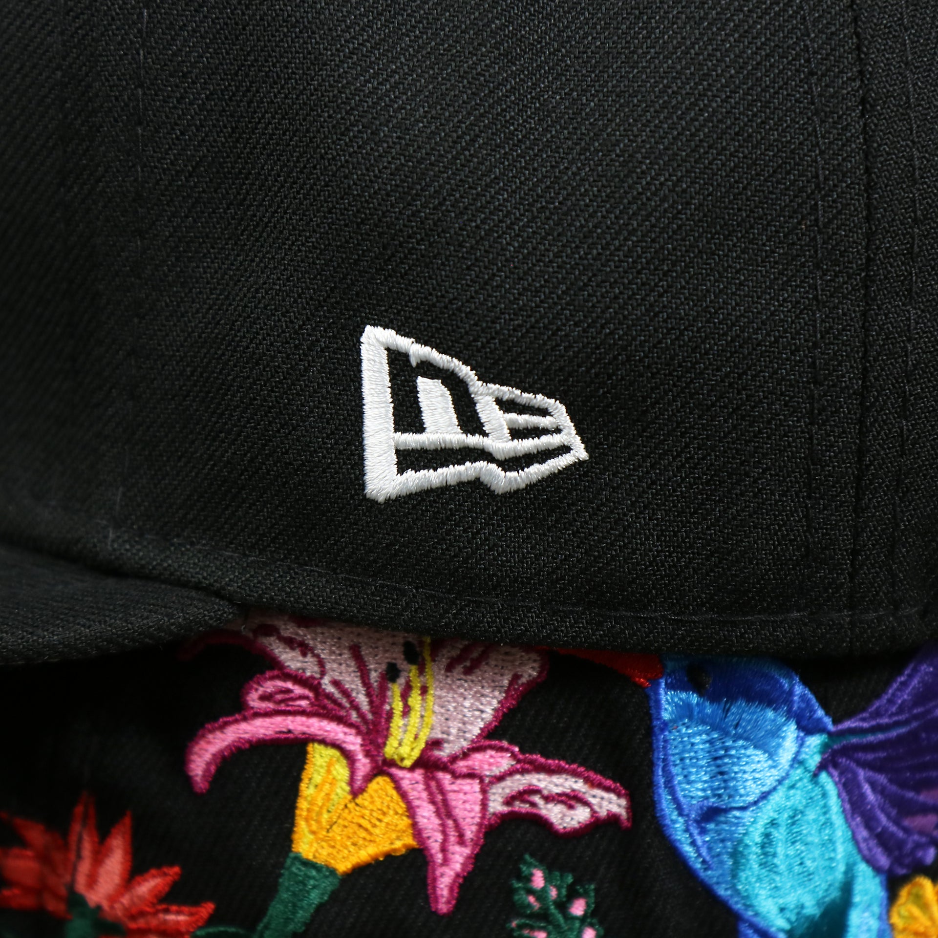 The New Era Logo on the Chicago White Sox Gray Bottom Bloom Spring Embroidery 59Fifty Fitted Cap | Black 59Fifty Cap