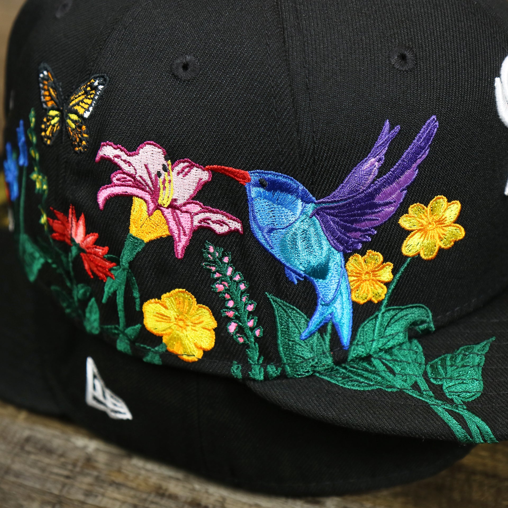 The Bloom Embroidery on the Chicago White Sox Gray Bottom Bloom Spring Embroidery 59Fifty Fitted Cap | Black 59Fifty Cap