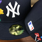 The 59Fifty Sticker on the New York Yankees Gray Bottom Bloom Spring Embroidery 59Fifty Fitted Cap | Navy Blue 59Fifty Cap