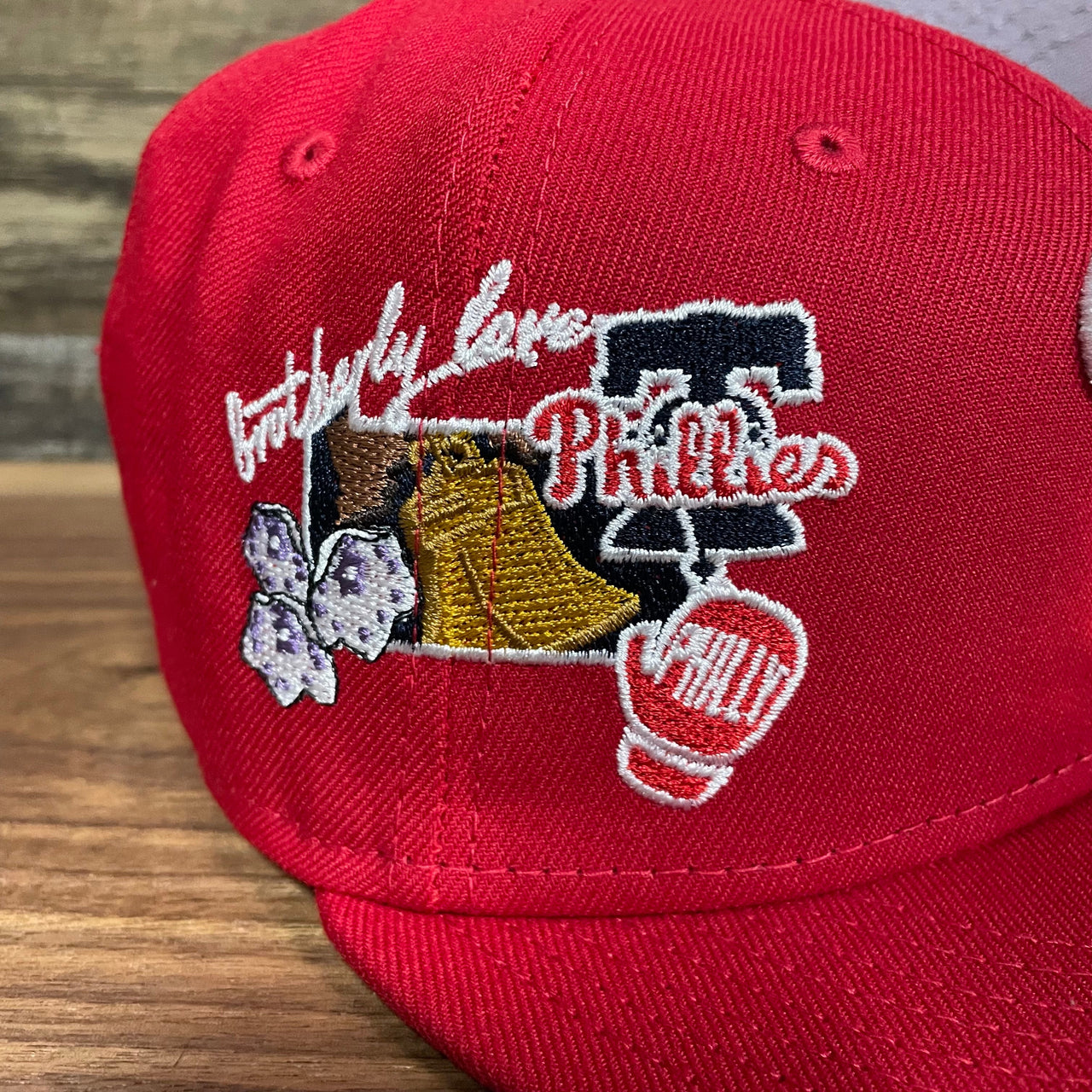 Close up of the side patch embroidery on the Philadelphia Phillies "City Cluster" Side Patch Gray Bottom Red 59Fifty Fitted Cap