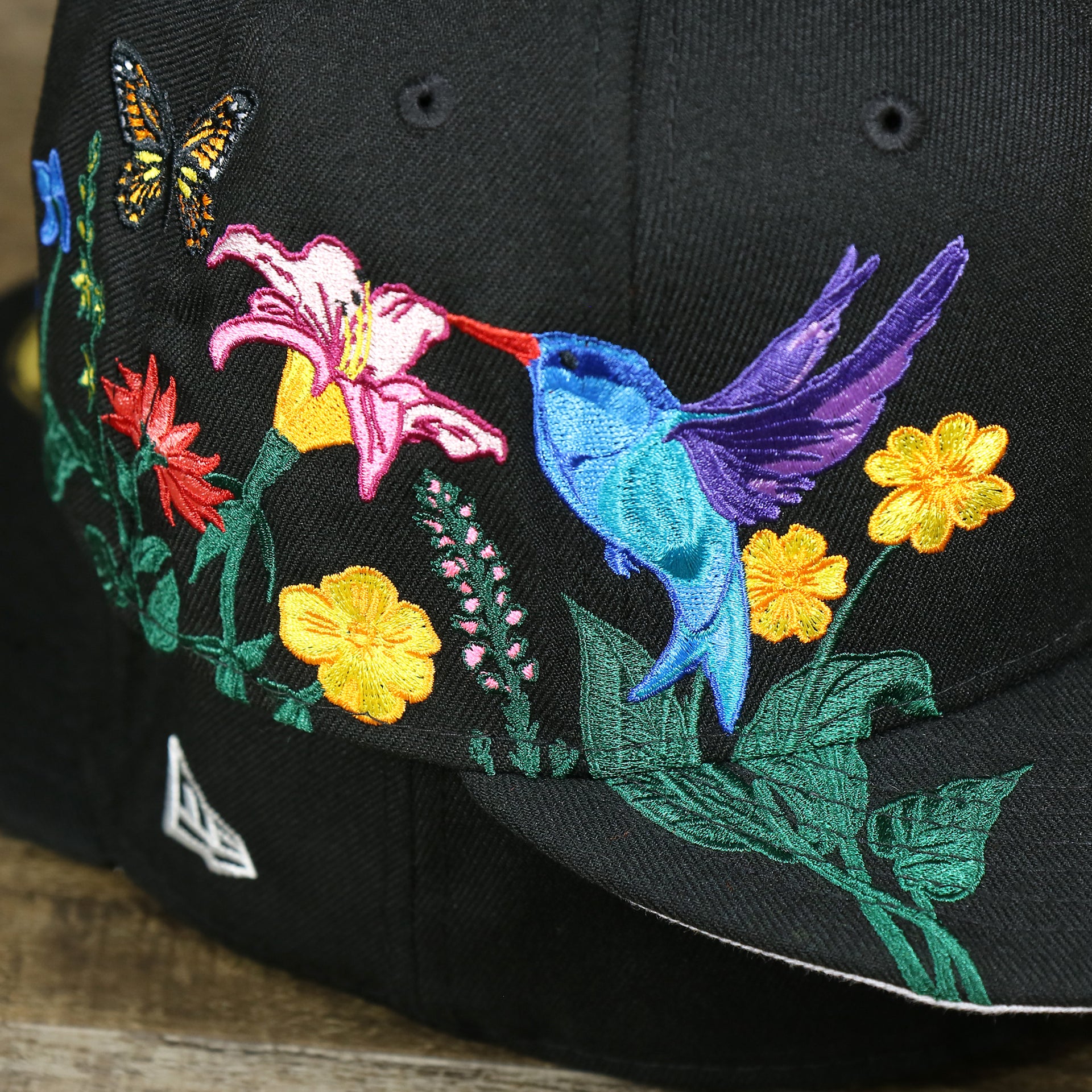 The Bloom Embroidery on the Pittsburgh Pirates Gray Bottom Bloom Spring Embroidery 59Fifty Fitted Cap | Black 59Fifty Cap