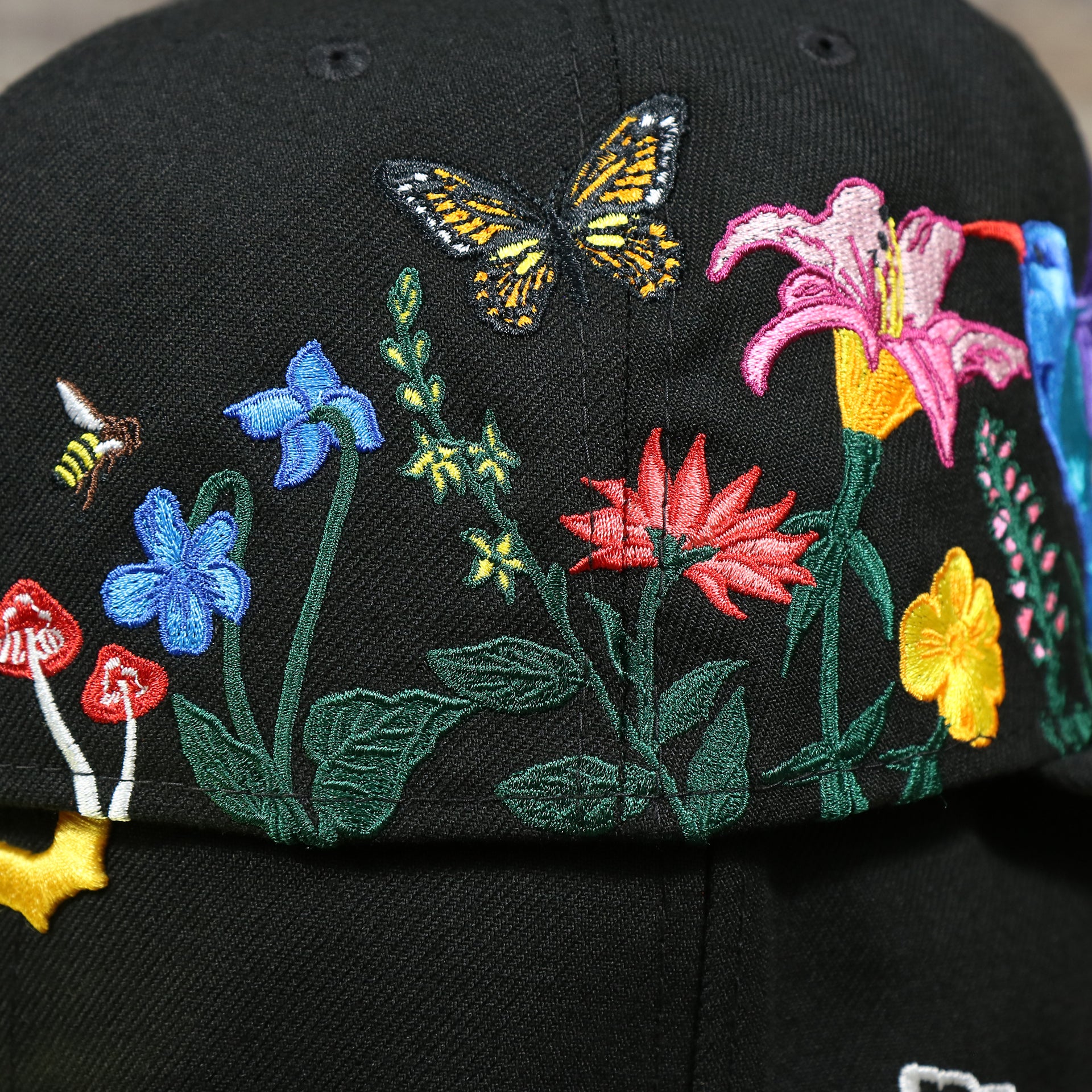 The backside of the Bloom Patch on the Pittsburgh Pirates Gray Bottom Bloom Spring Embroidery 59Fifty Fitted Cap | Black 59Fifty Cap