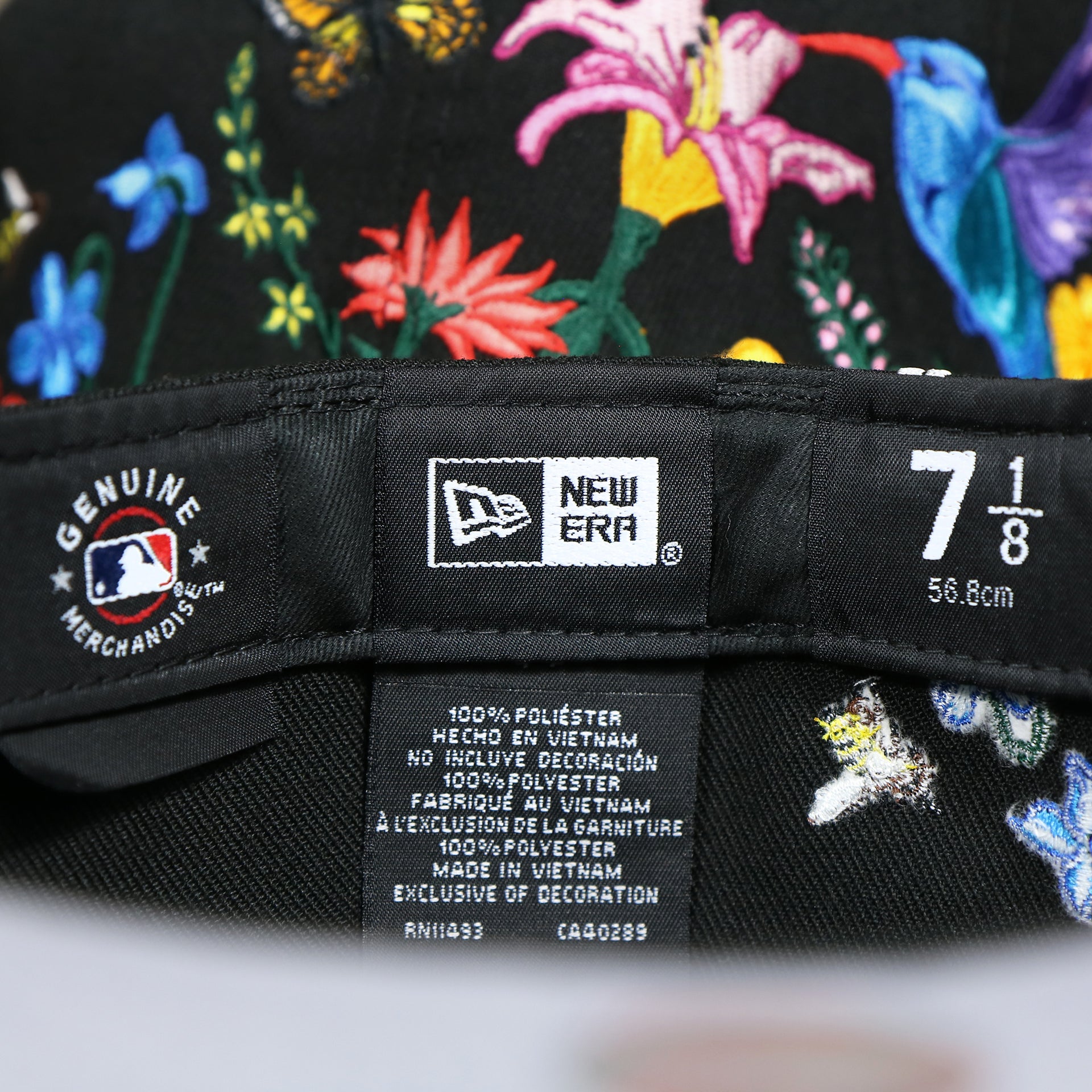 The Tags on the Pittsburgh Pirates Gray Bottom Bloom Spring Embroidery 59Fifty Fitted Cap | Black 59Fifty Cap