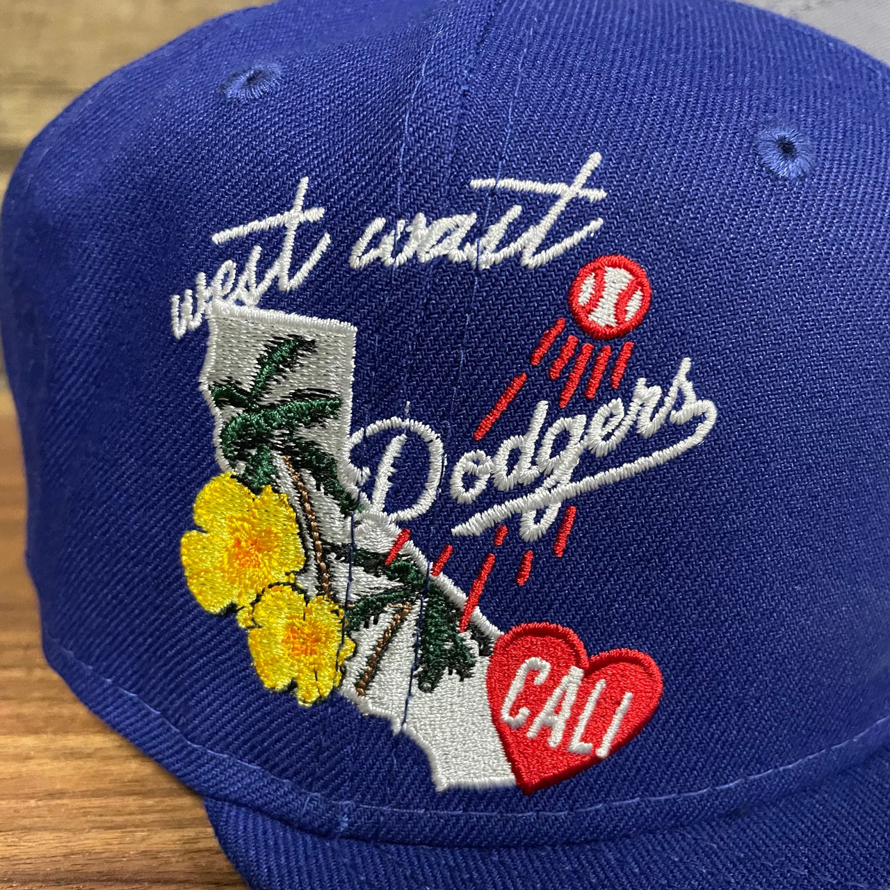 Close up of the side patch embroidery on the Los Angeles Dodgers "City Cluster" Side Patch Gray Bottom Royal 59Fifty Fitted Cap