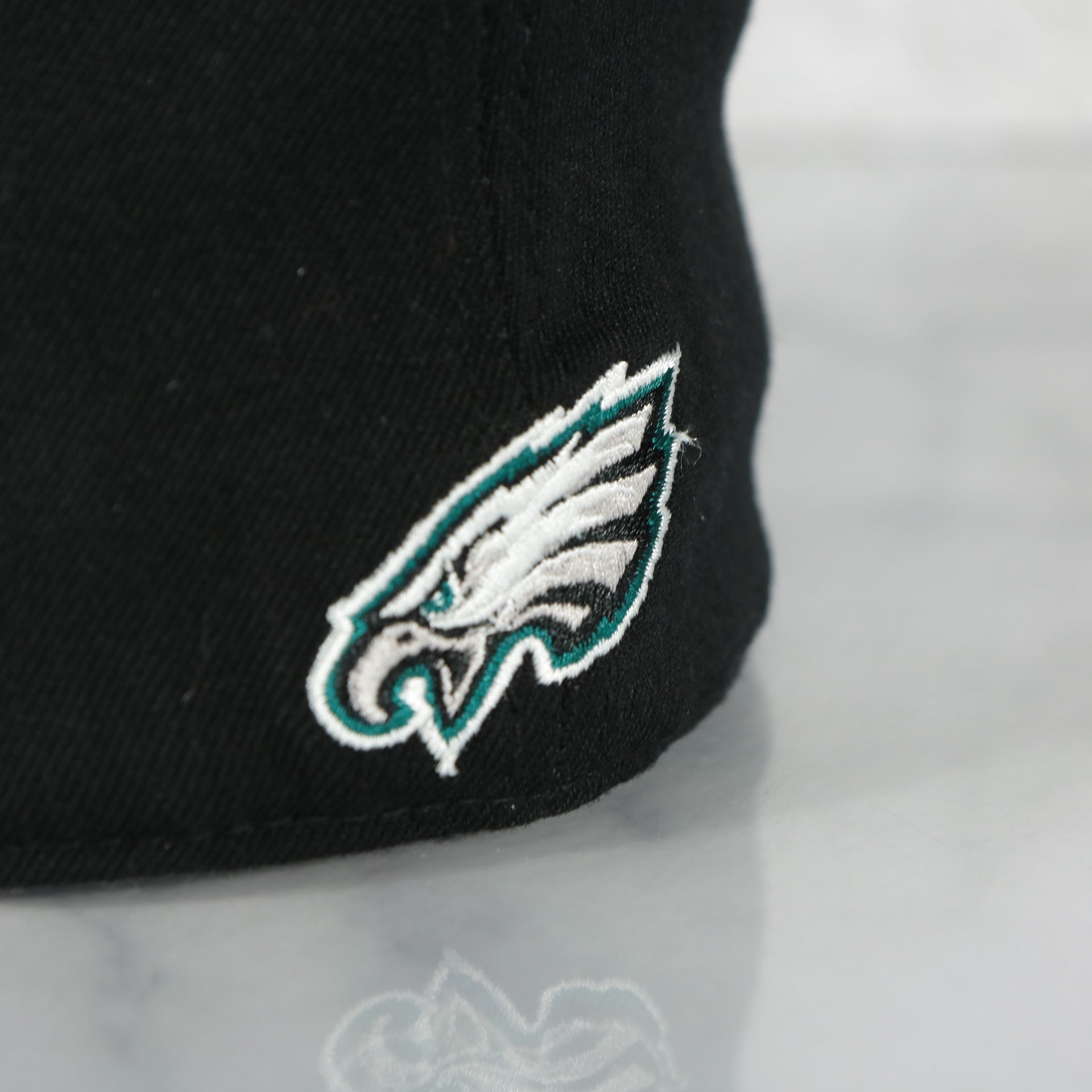 eagles logo on the Philadelphia Eagles Vintage Script '47 Brand Contender Flexfit Cap