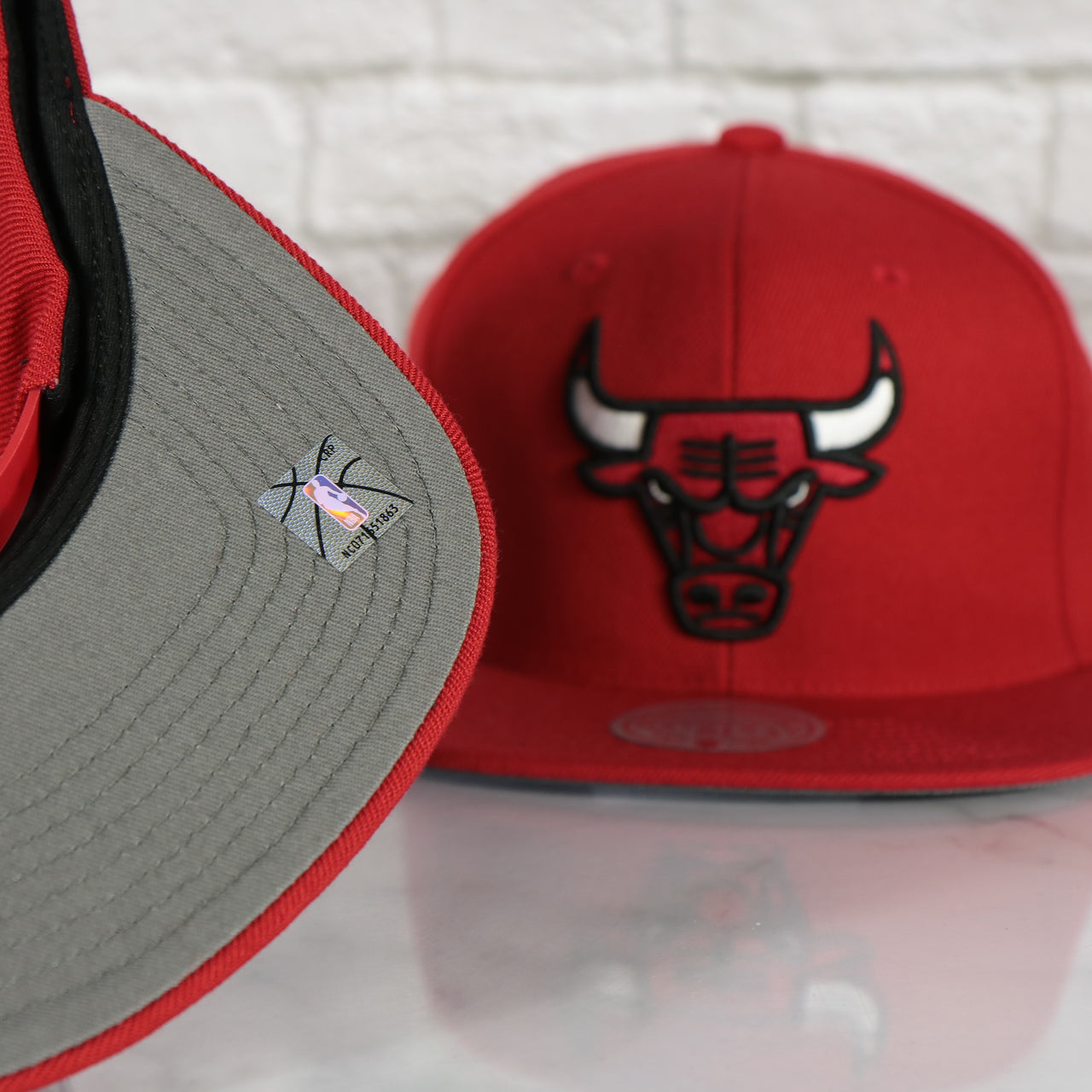grey under visor on the Chicago Bulls Vintage Retro NBA Team Ground 2.0 Mitchell and Ness Snapback Hat | Red