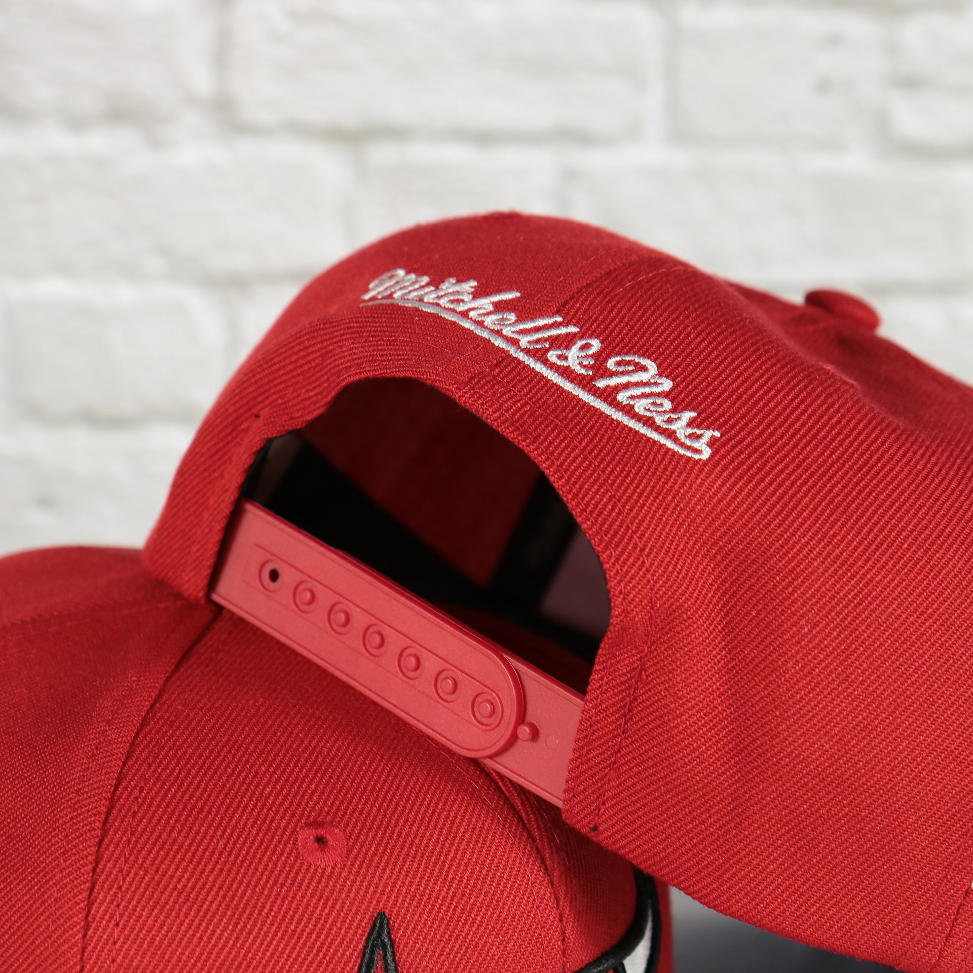 mitchell and ness logo on the Chicago Bulls Vintage Retro NBA Team Ground 2.0 Mitchell and Ness Snapback Hat | Red
