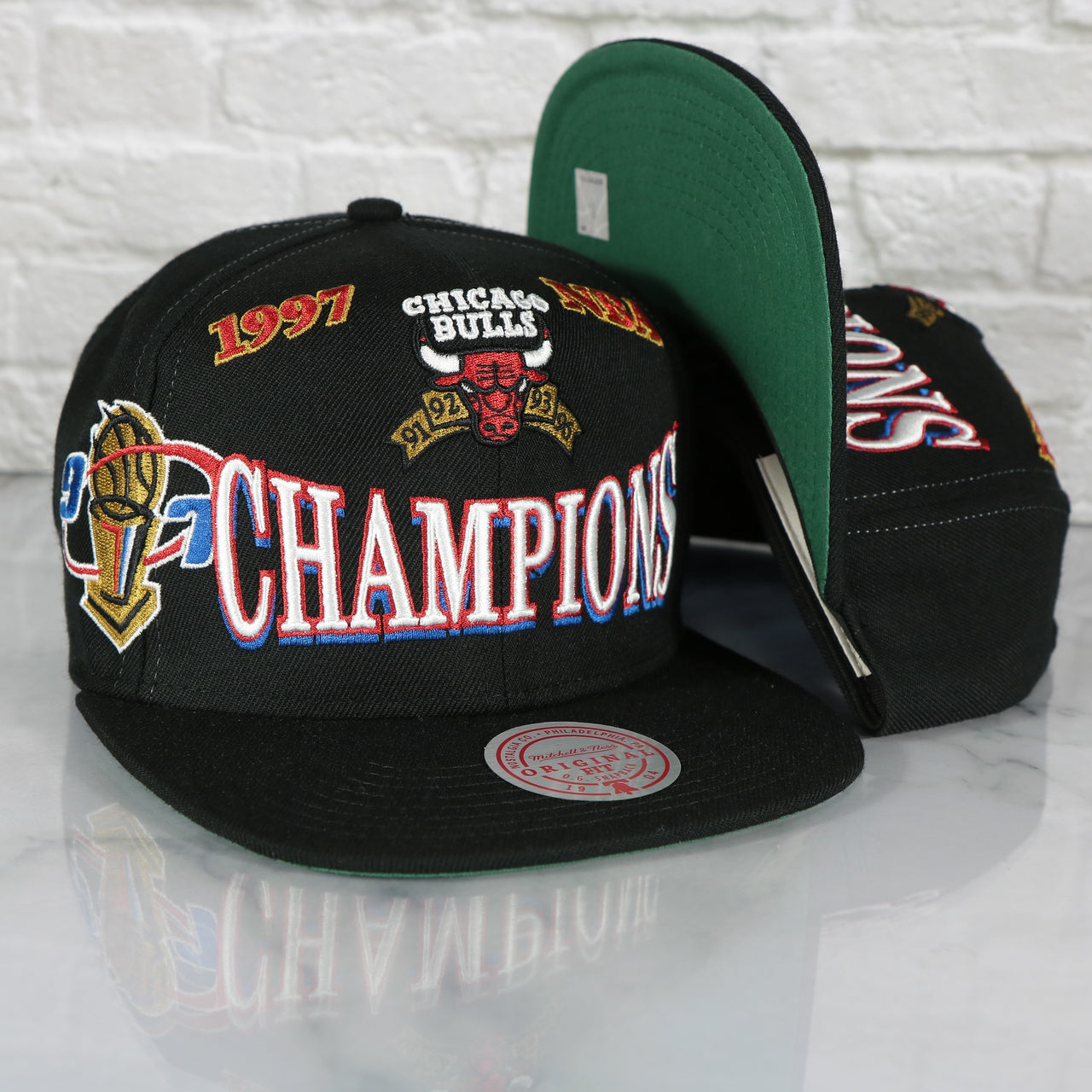 Chicago Bulls Vintage Retro NBA Champions 1997 Mitchell and Ness Snapback Hat | Black