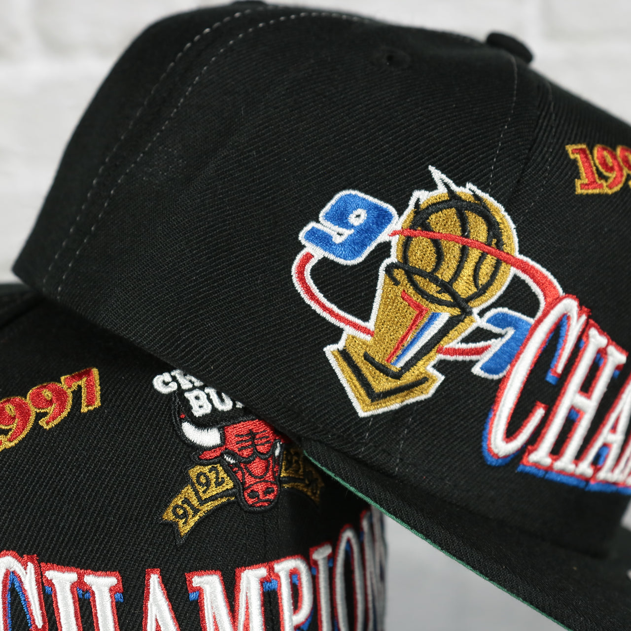 1997 champion side patch on the Chicago Bulls Vintage Retro NBA Champions 1997 Mitchell and Ness Snapback Hat | Black