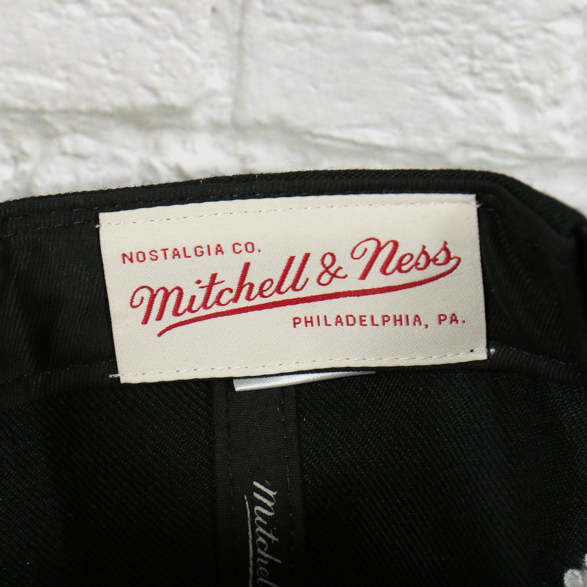 mitchell and ness label on the Chicago Bulls Vintage Retro NBA Champions 1997 Mitchell and Ness Snapback Hat | Black