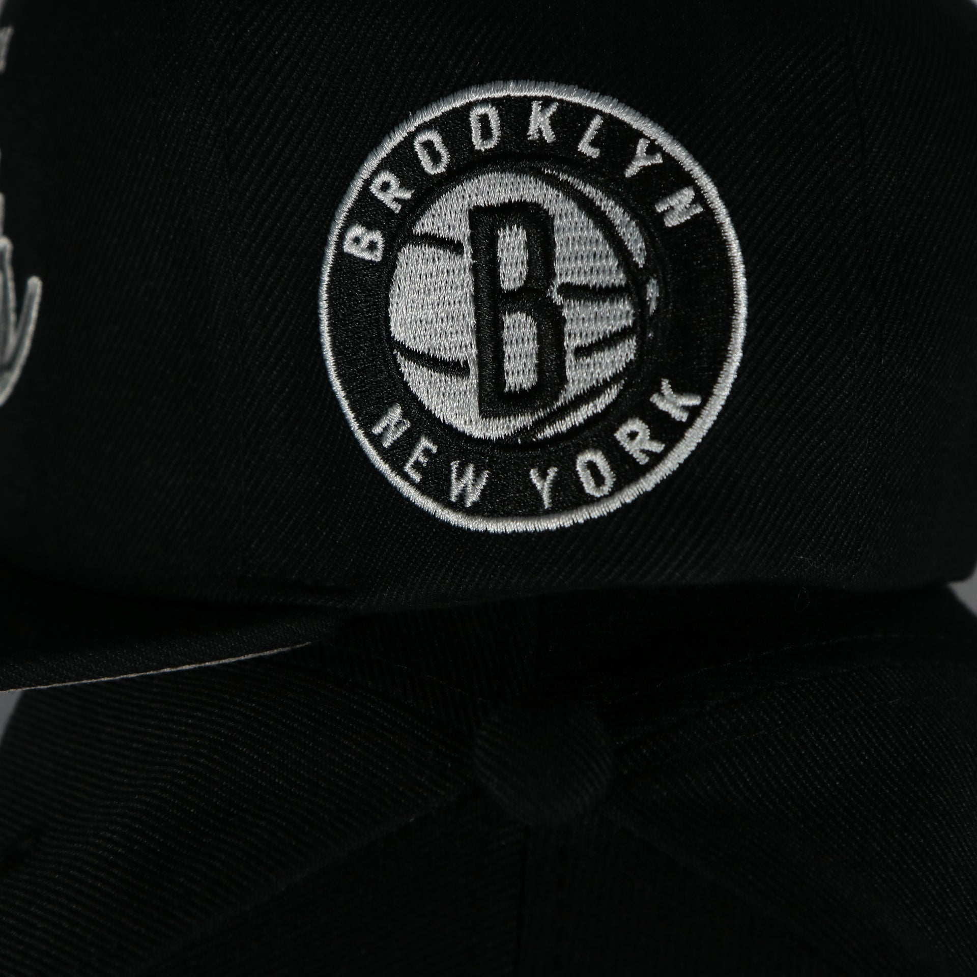 nets logo on the Brooklyn Nets Vintage Retro NBA Team Script 2.0 Mitchell and Ness Snapback Hat | Black