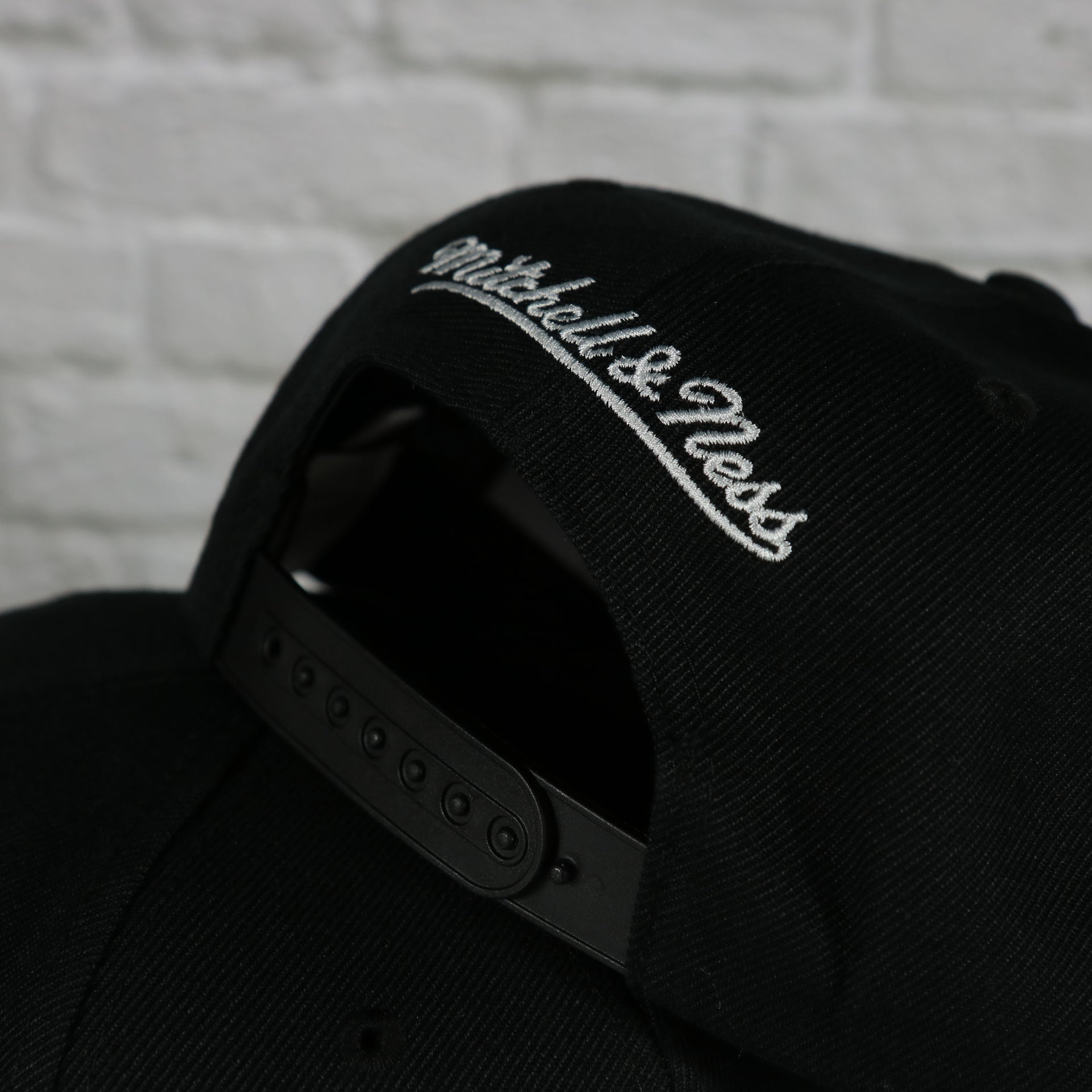 mitchell and ness logo on the Brooklyn Nets Vintage Retro NBA Team Ground 2.0 Mitchell and Ness Snapback Hat | Black