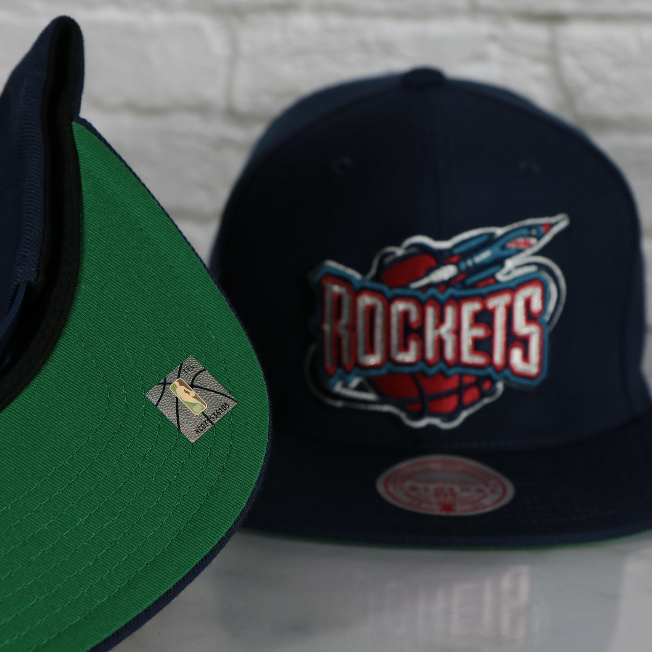 green under visor on the Houston Rockets Vintage Retro NBA Team Ground 2.0 Mitchell and Ness Snapback Hat | Navy
