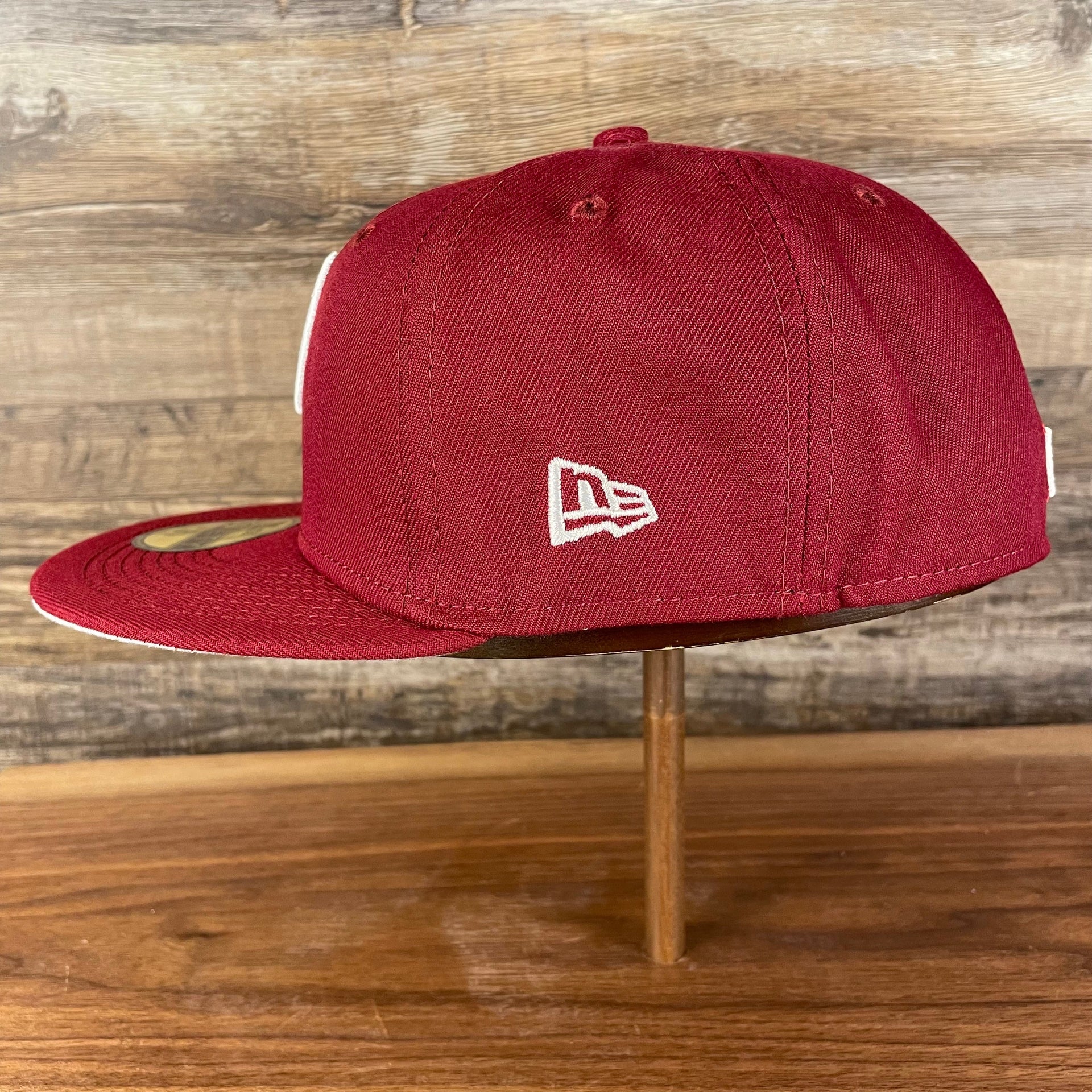 wearers left side of the Philadelphia Phillies "Patch Up" 1980 World Series Side Patch Gray Bottom 9Fifty Maroon Snapback Hat