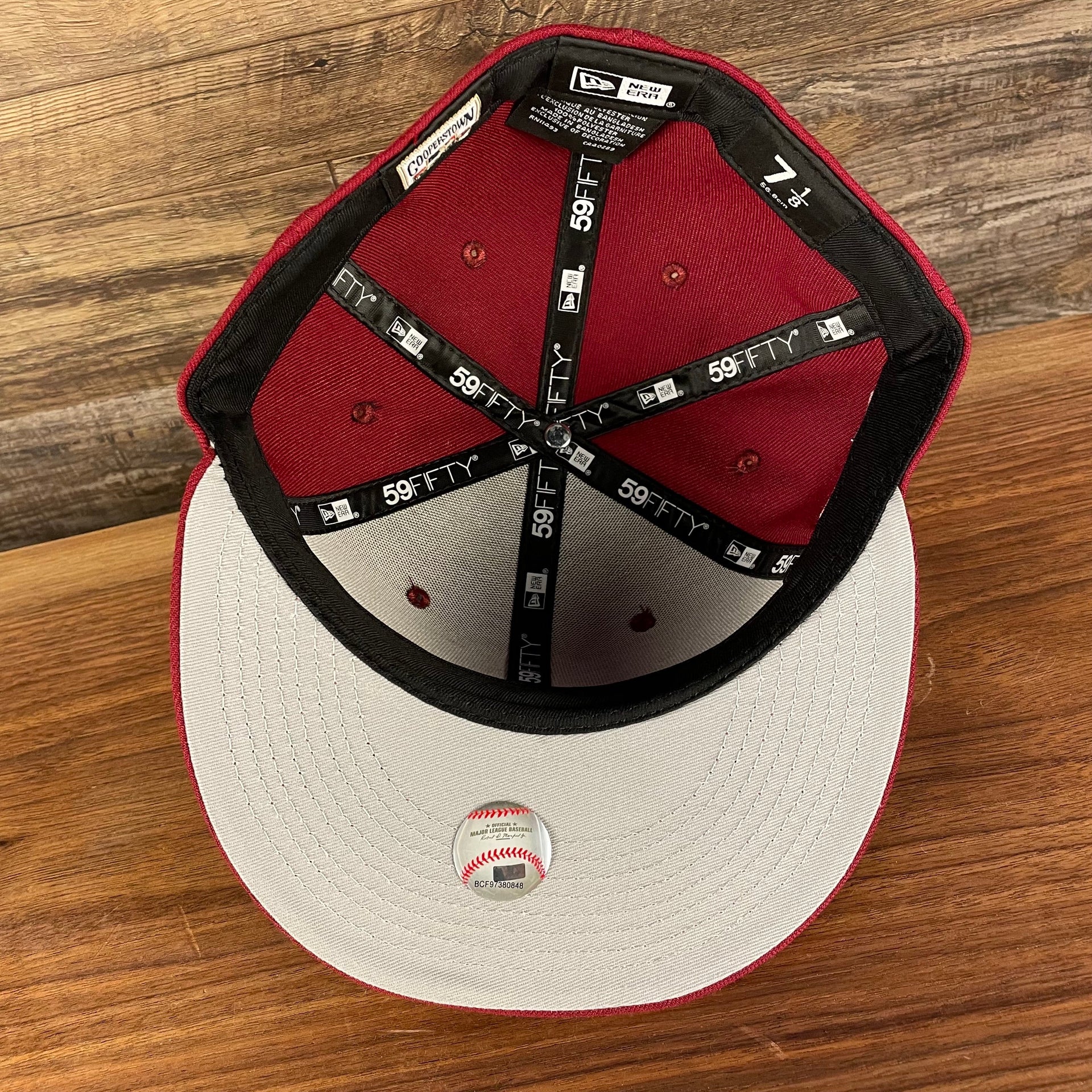 under visor of Philadelphia Phillies "Patch Up" 1980 World Series Side Patch Gray Bottom 9Fifty Maroon Snapback Hat