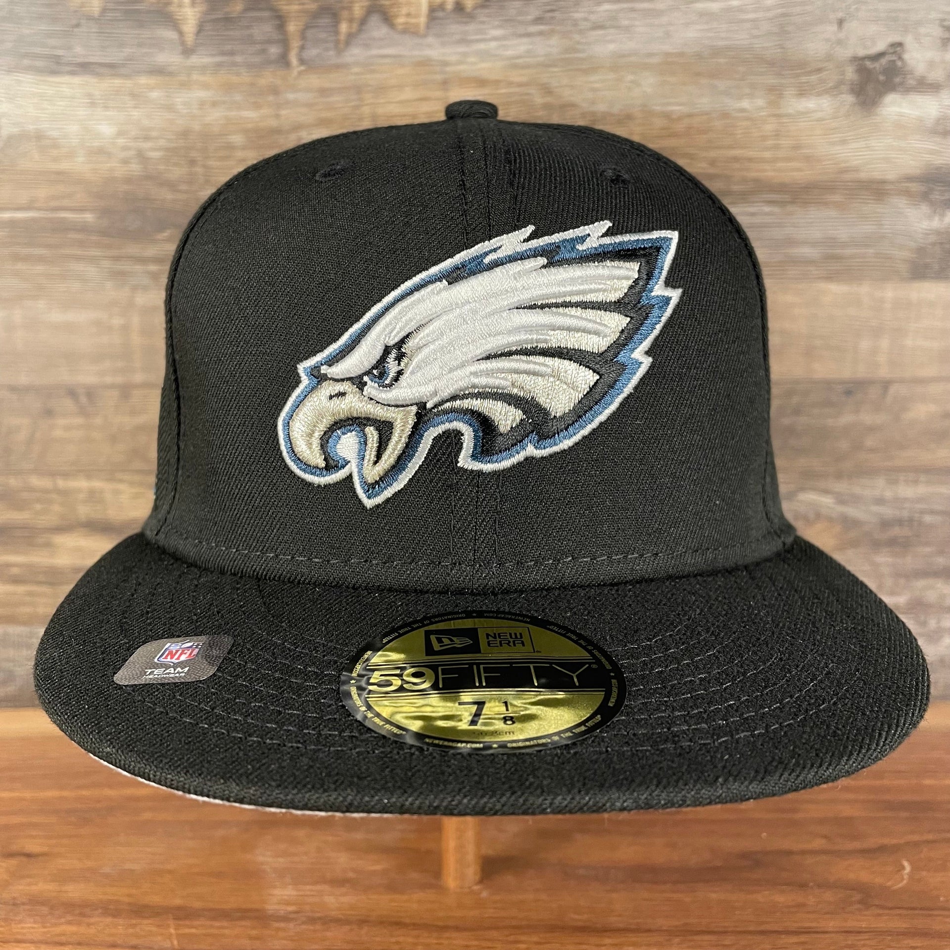 front of Philadelphia Eagles "Patch Up" Super Bowl LII Side Patch Gray Bottom 59Fifty Black Fitted Cap