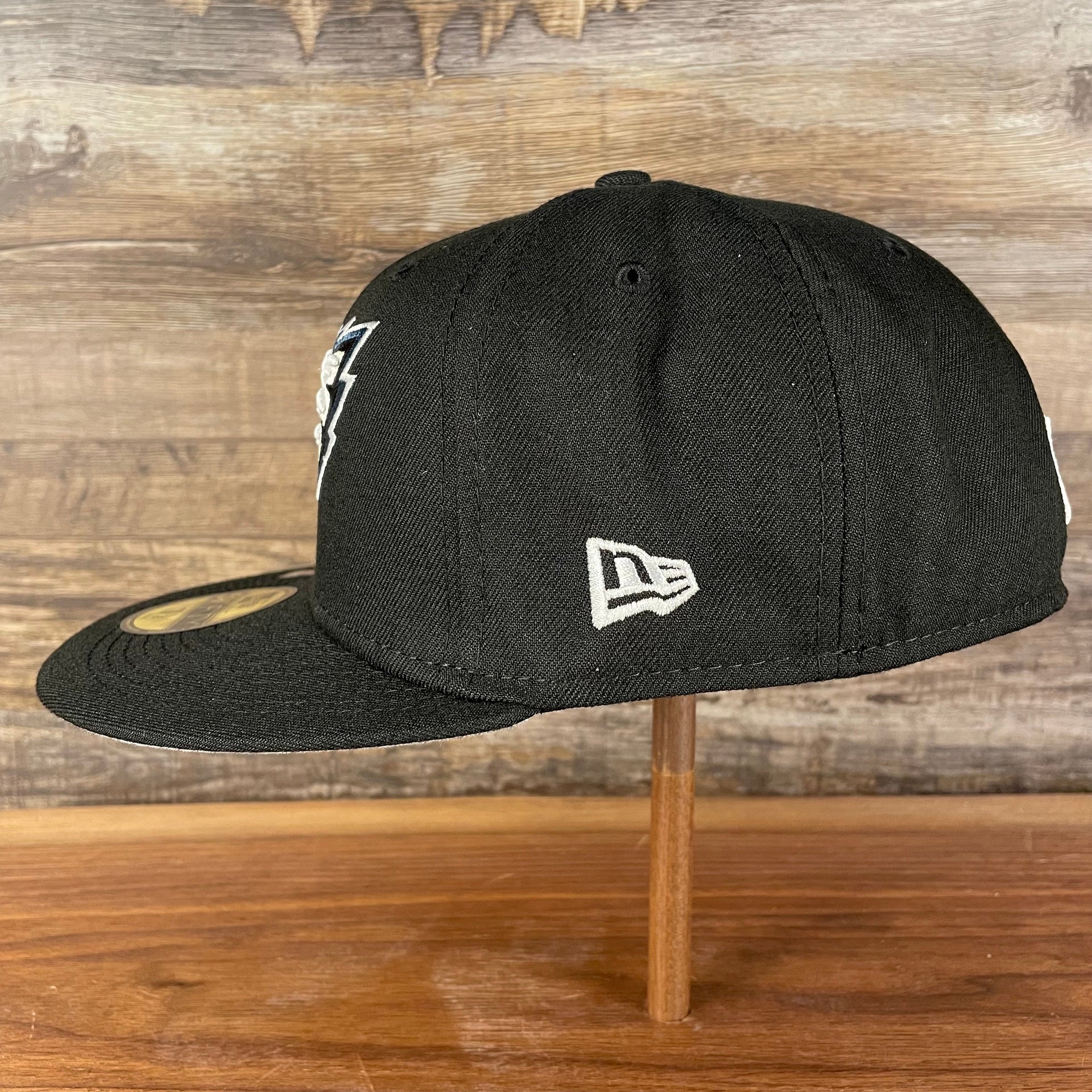 wearers left side Philadelphia Eagles "Patch Up" Super Bowl LII Side Patch Gray Bottom 59Fifty Black Fitted Cap