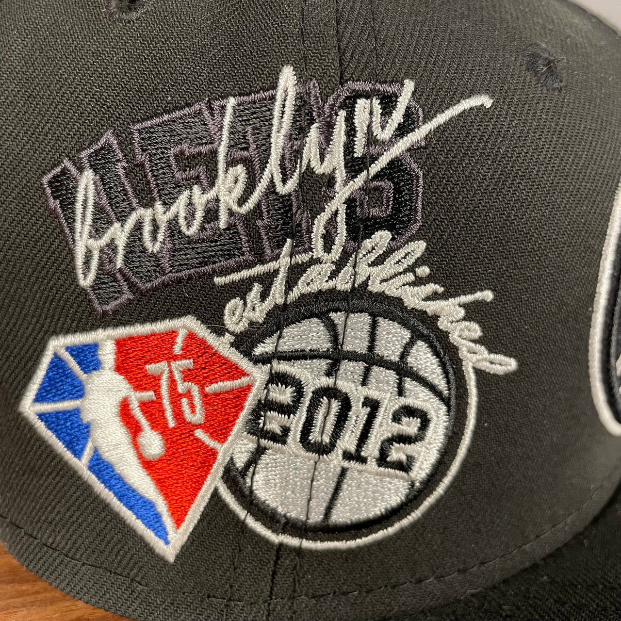 Close up of the side patch on the Brooklyn Nets NBA 75th Anniversary Side Patch Gray Bottom Black 9Fifty Snapback Hat