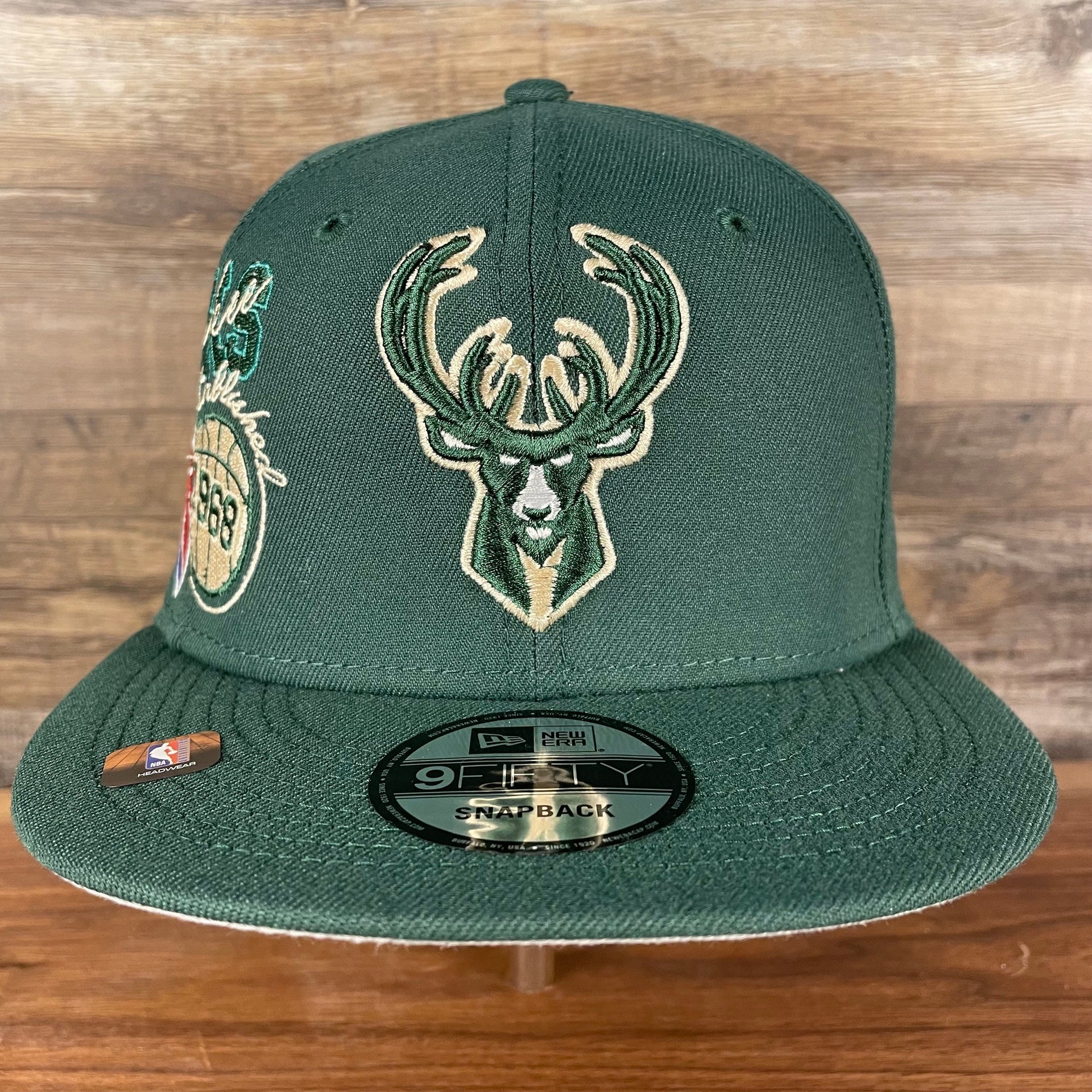 Front of the Milwaukee Bucks NBA 75th Anniversary Side Patch Gray Bottom Green 9Fifty Snapback Hat | Back Half