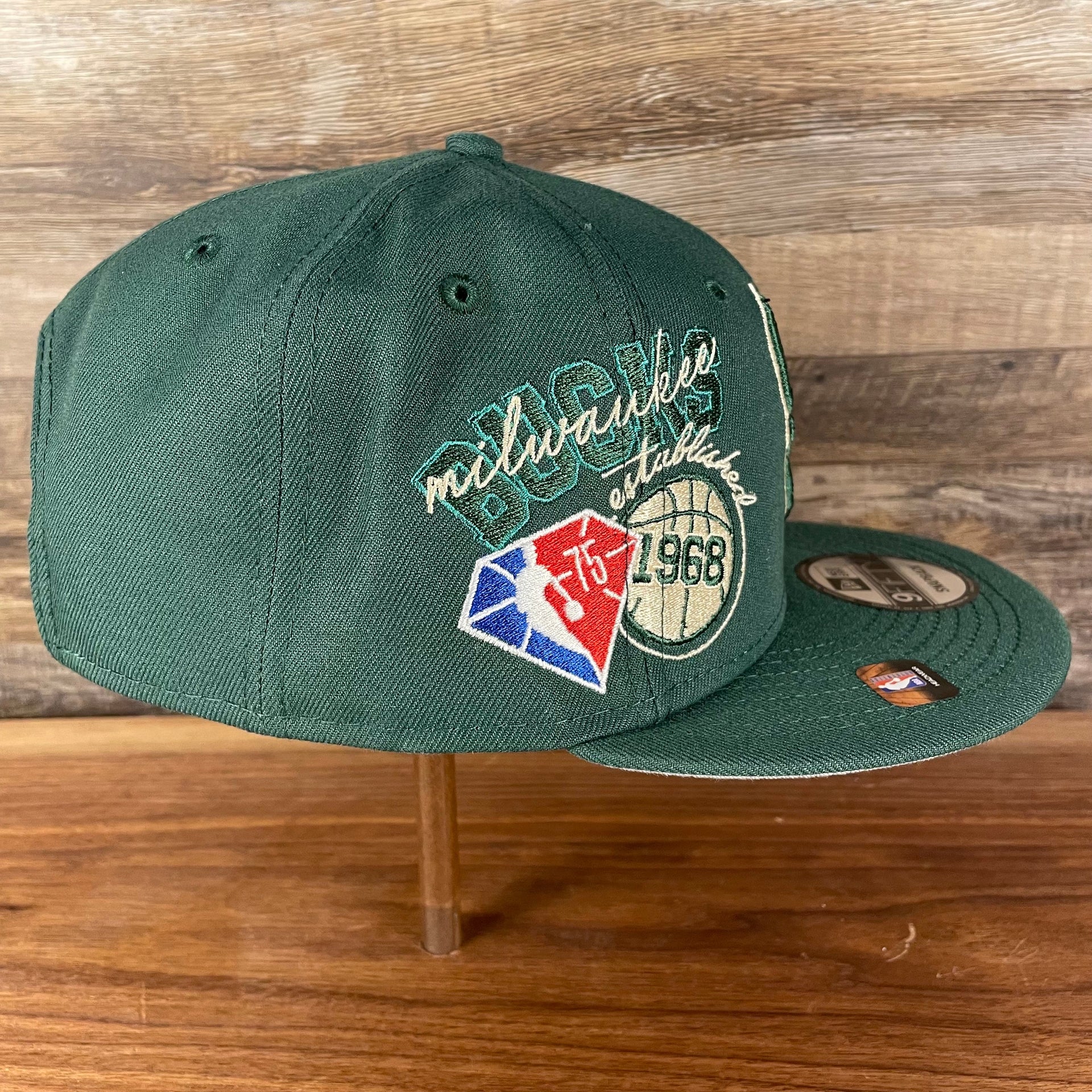 Wearer's right of the Milwaukee Bucks NBA 75th Anniversary Side Patch Gray Bottom Green 9Fifty Snapback Hat | Back Half