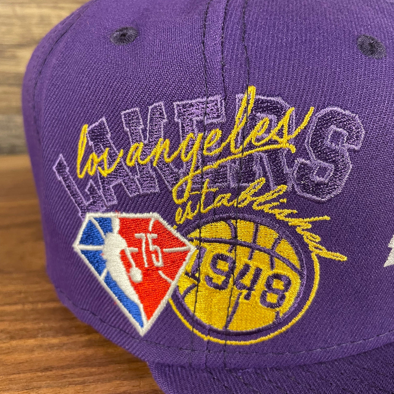 Close up of the side patch on the Los Angeles Lakers NBA 75th Anniversary Side Patch Gray Bottom Purple 9Fifty Snapback Hat | Back Half