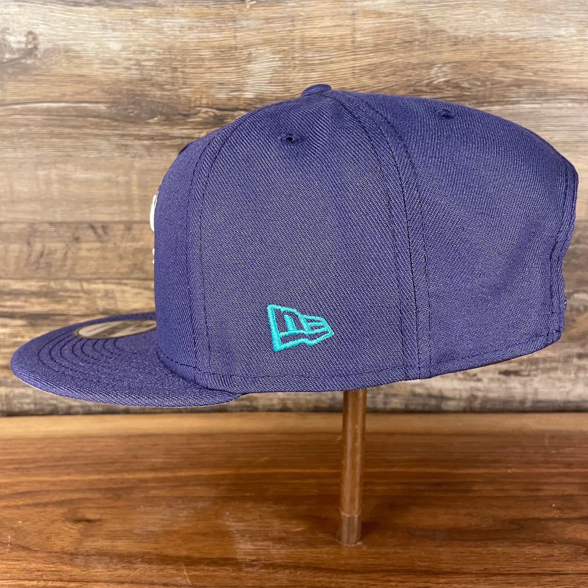 Wearer's left of the Charlotte Hornets NBA 75th Anniversary Side Patch Gray Bottom Purple 9Fifty Snapback Hat | Back Half
