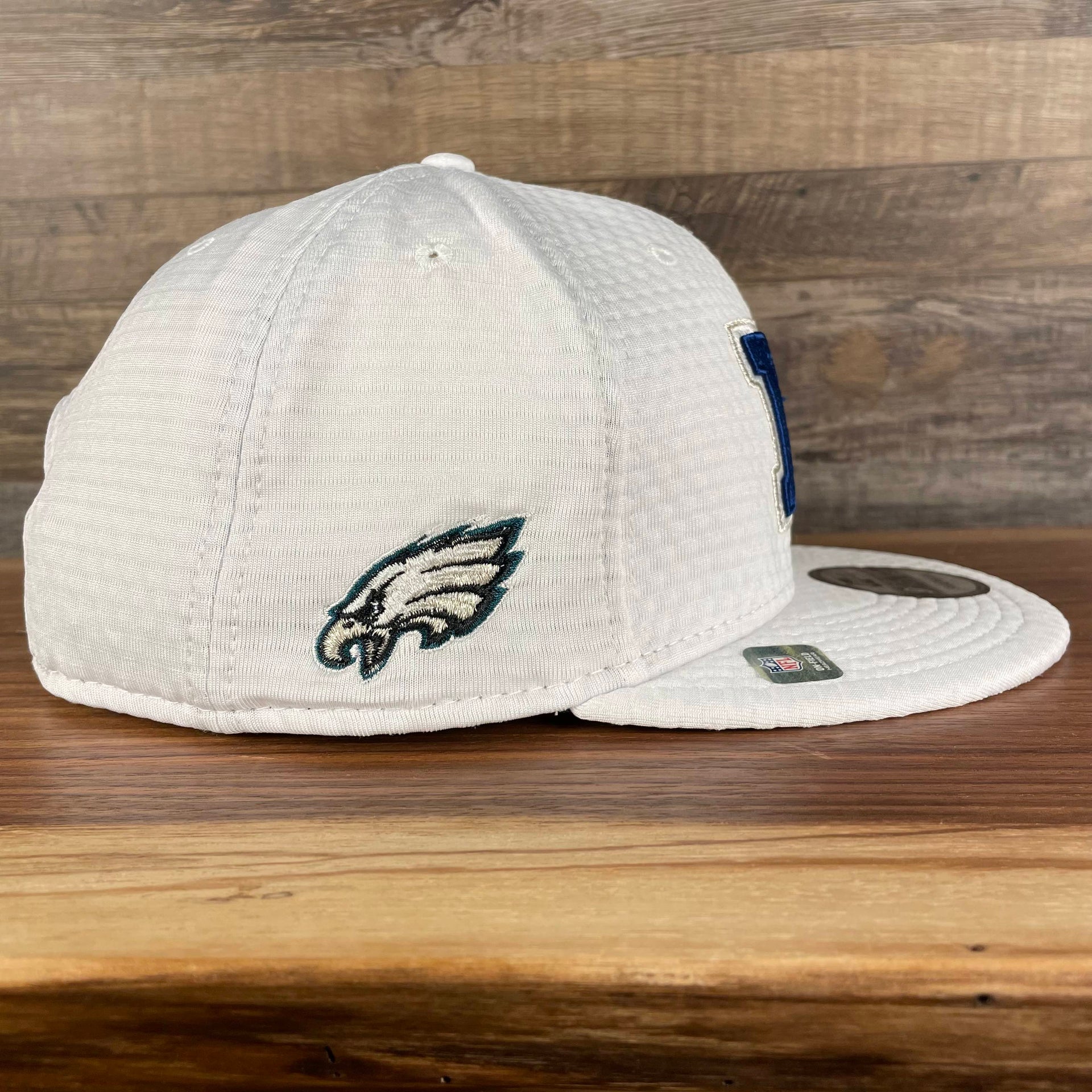 wearers right side Philadelphia Eagles 2022 Pro Bowl NFC Logo Front Eagles Logo Side Patch White 9Fifty Snapback