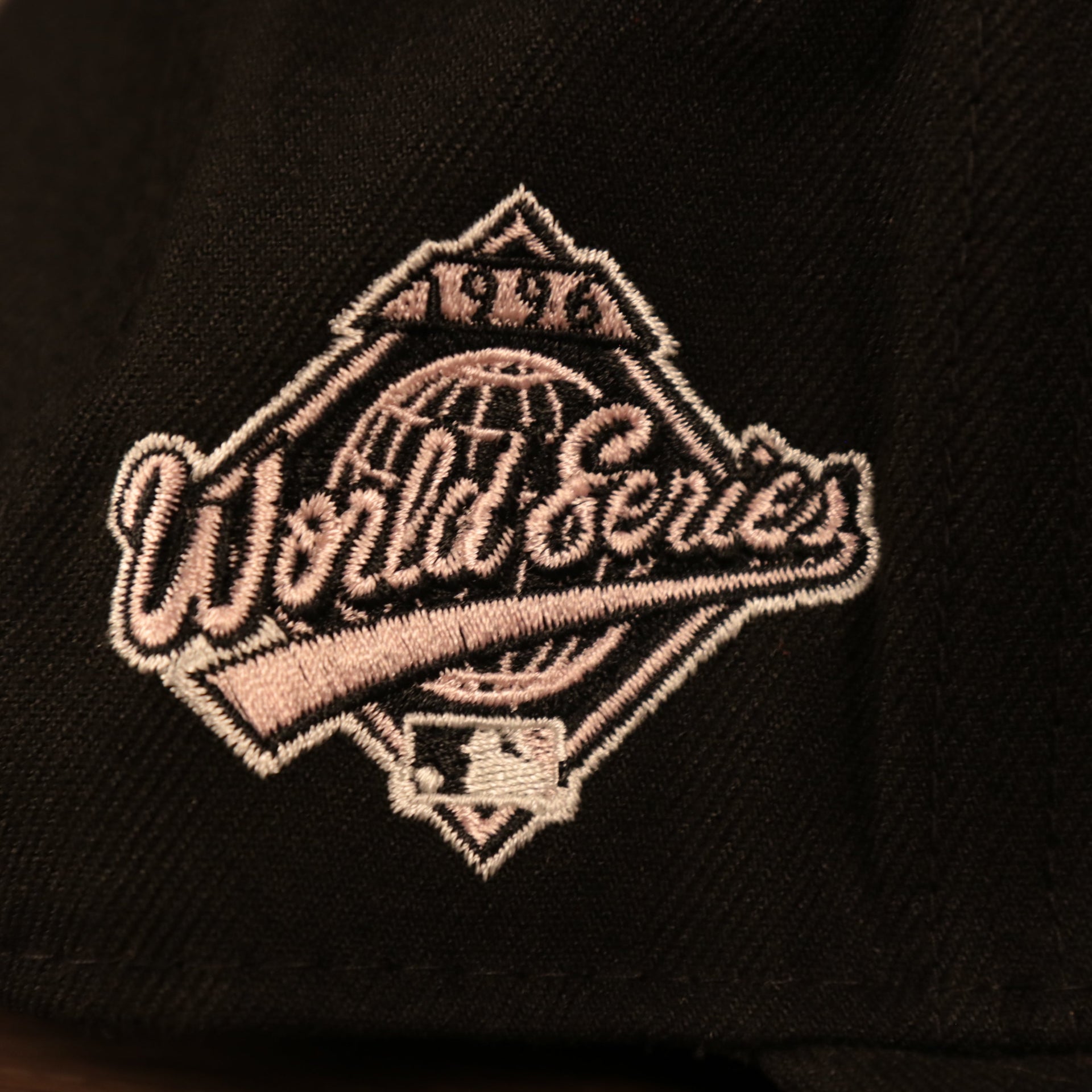 Close up of the 1996 World Series Side Patch of the New York Yankees 1996 World Series Side Patch Drip Logo Pink Bottom 9Fifty Snapback Hat