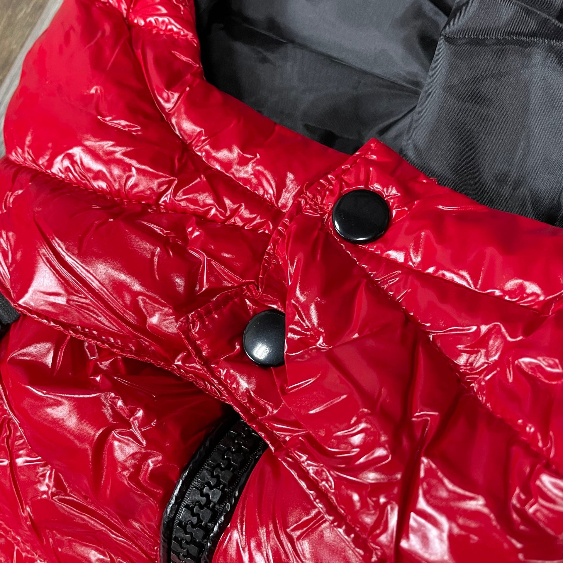 Buttons on the front of the Glossy Metallic Shiny Men’s Puffer Jacket with Removable Hood | Red/Black