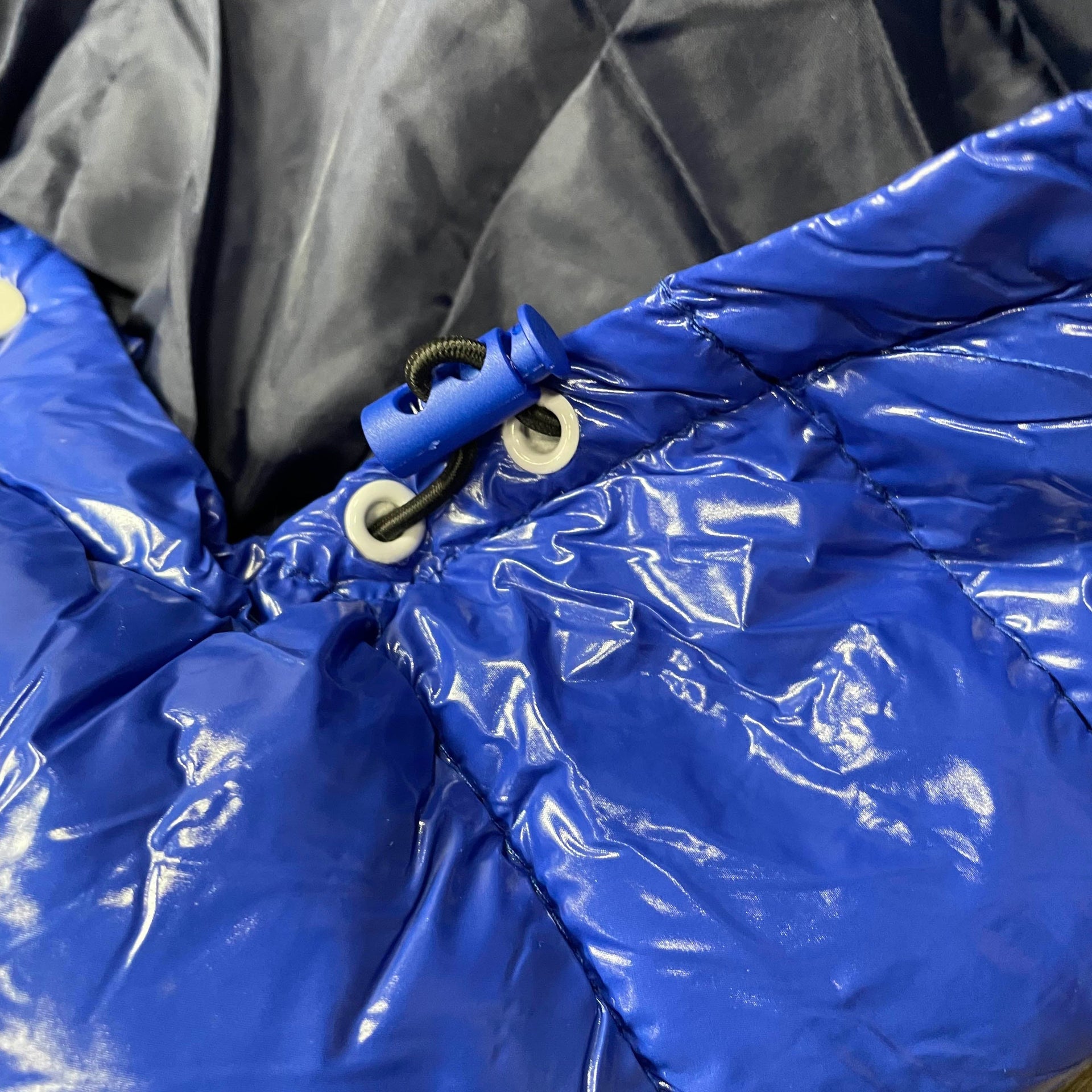 close up of hood adjustment on the Glossy Metallic Shiny Men’s Puffer Jacket with Removable Hood | Royal