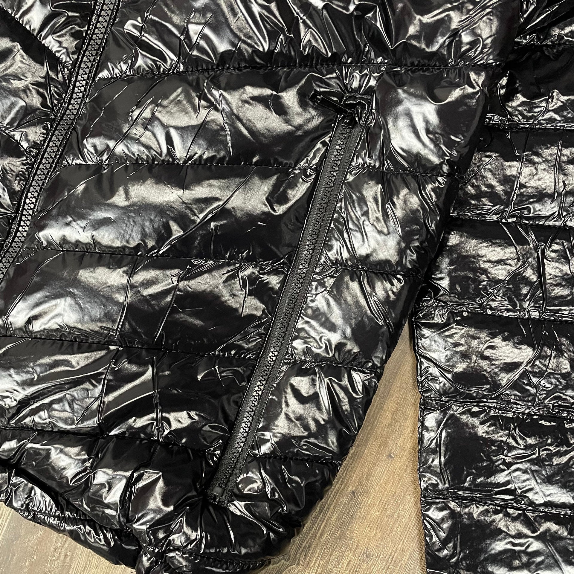 Front zipper pocket of the Glossy Metallic Shiny Men’s Puffer Jacket with Removable Hood | Black