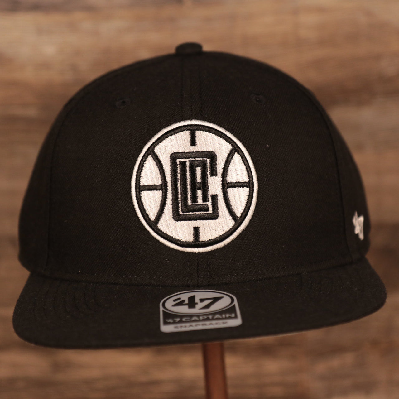front of the Los Angeles Clippers Black Adjustable Grey Bottom Snapback Hat