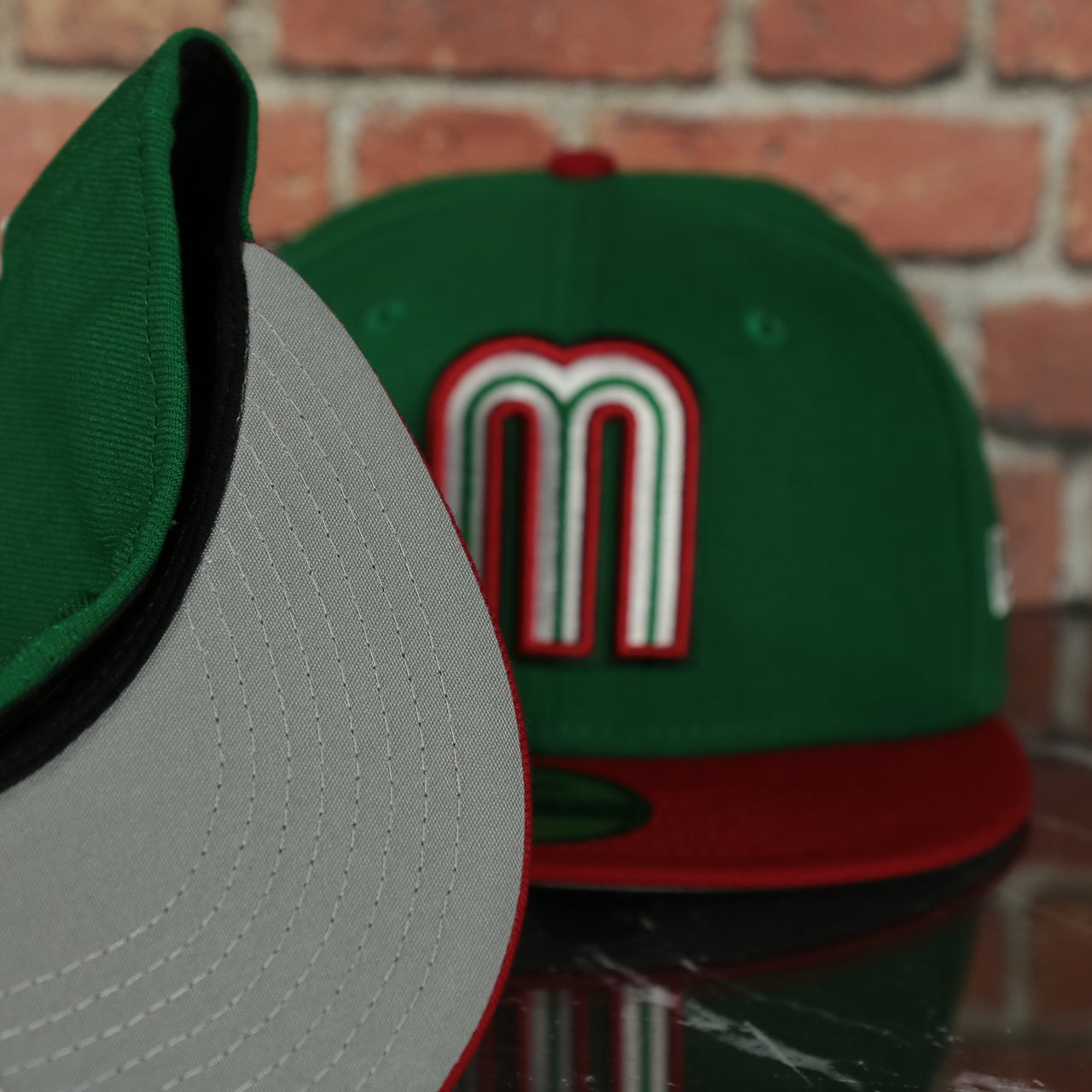 grey under visor on the Mexico 2023 World Baseball Classic Two Tone Grey Bottom Green/Red 59Fifty Fitted Cap