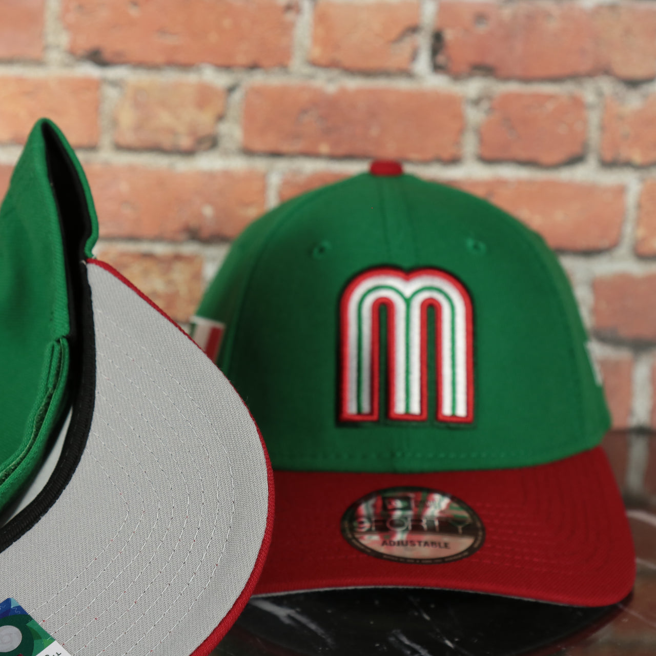 grey under visor on the Mexico 2023 World Baseball Classic Two Tone Grey Bottom Green/Red 9Forty Dad Hat
