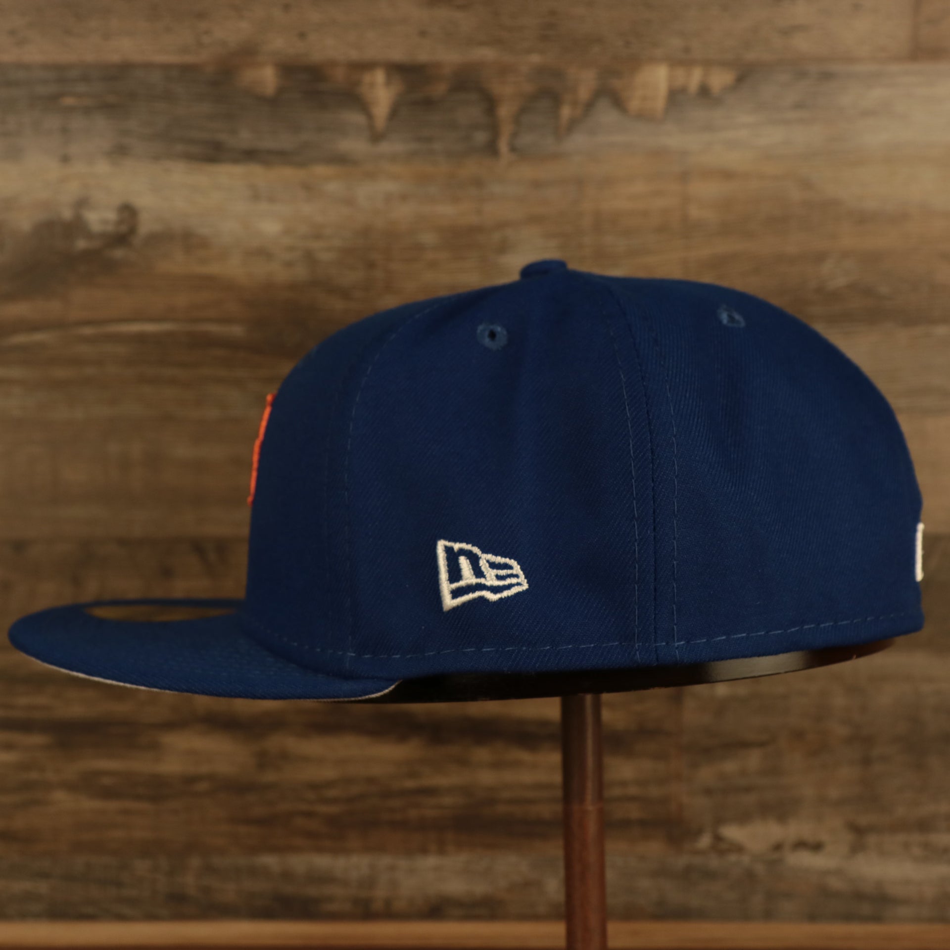 Wearer's left of the New York Mets "City Cluster" Side Patch Gray Bottom Royal 59Fifty Fitted Cap