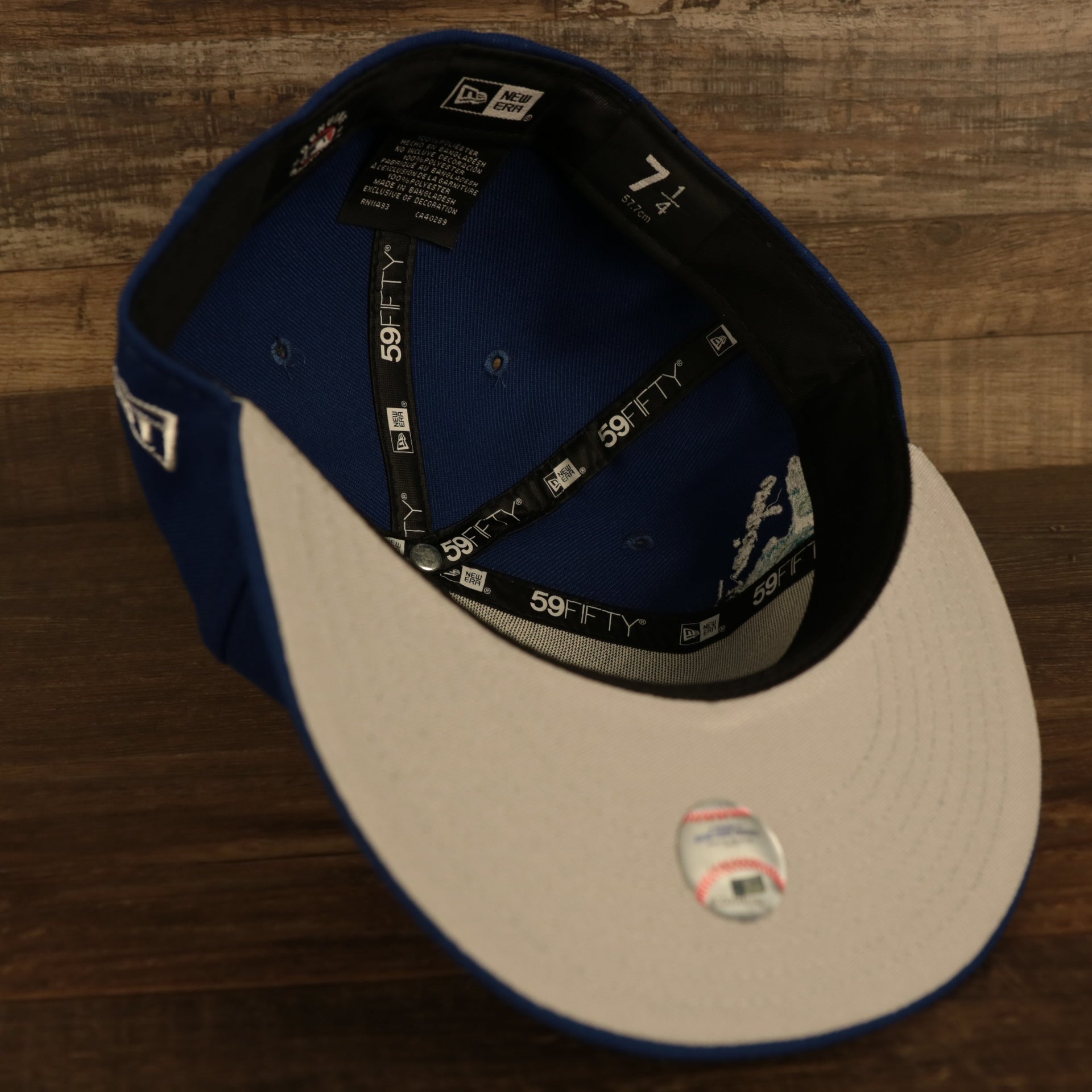 Gray bottom of the New York Mets "City Cluster" Side Patch Gray Bottom Royal 59Fifty Fitted Cap