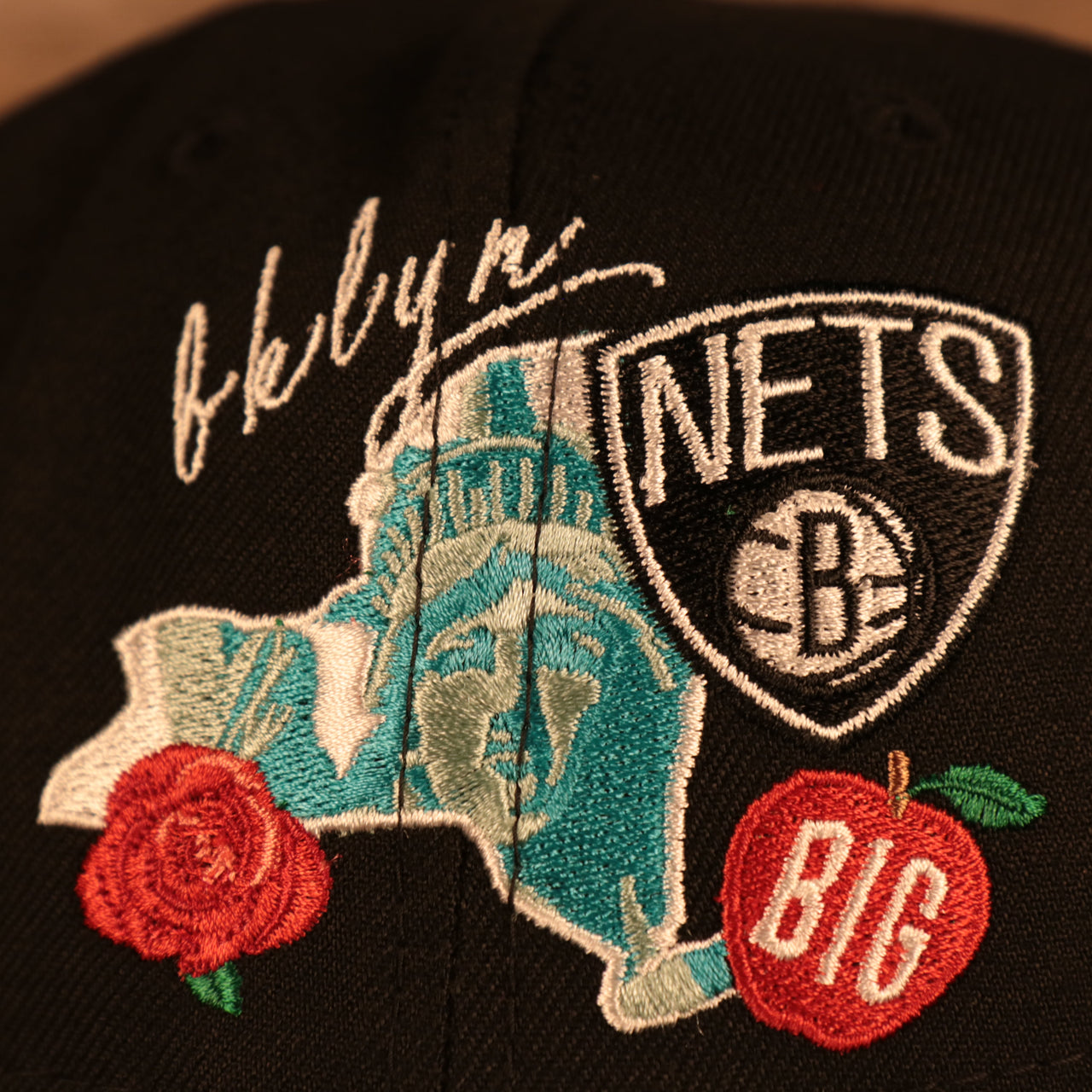 Close up of the side patch of the Brooklyn Nets "City Cluster" Side Patch Gray Bottom Black 59Fifty Fitted Cap
