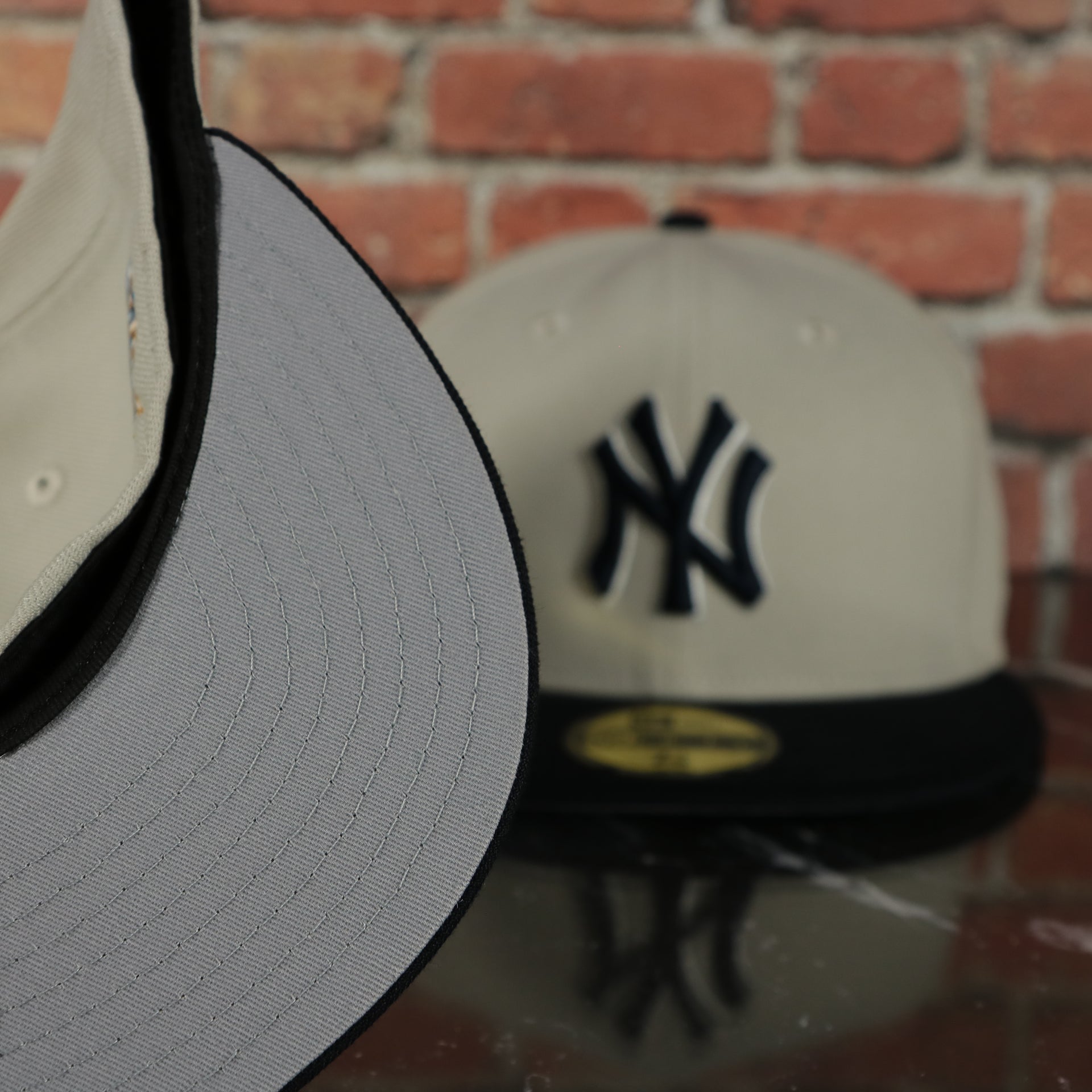 grey under visor on the New York Yankees World Class 27-Time World Series Champions Two Tone Grey Bottom | Sand/Navy 59Fifty Fitted Cap