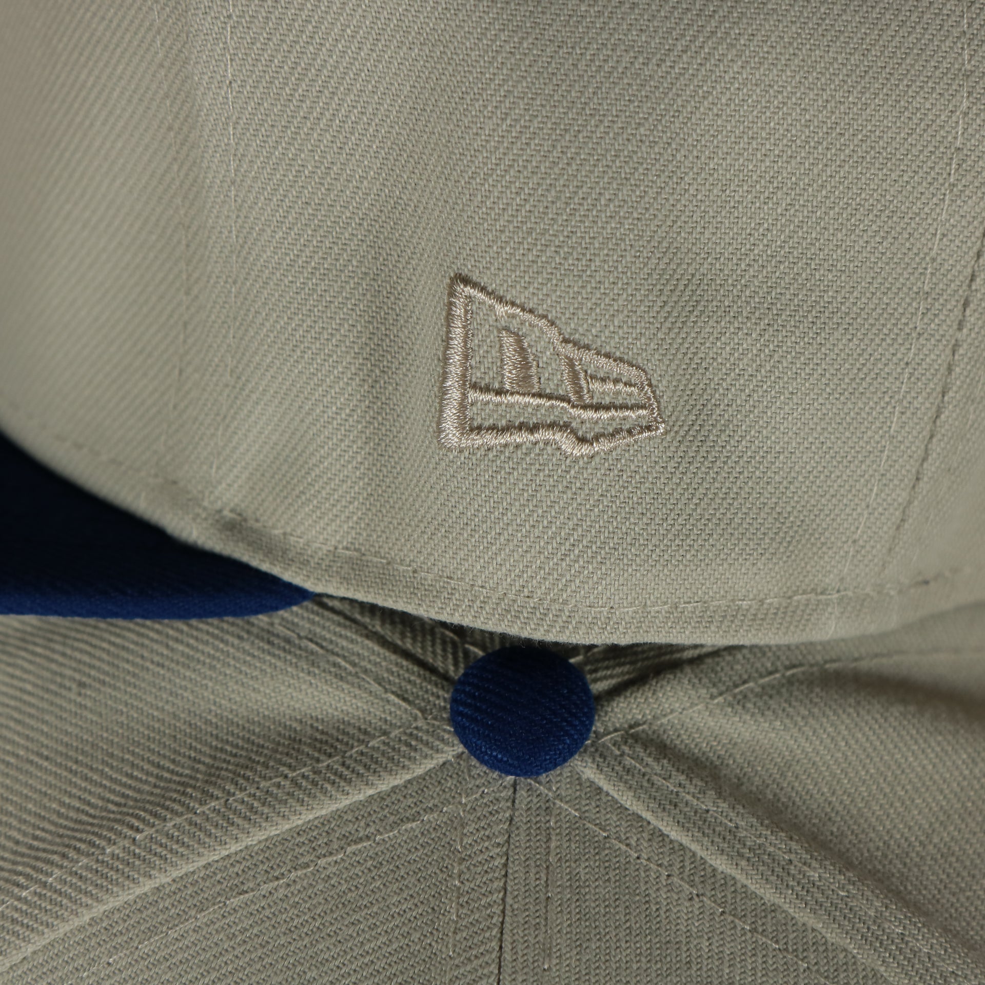 new era logo on the New York Mets World Class 2-Time World Series Champions Two Tone Grey Bottom | Sand/Royal 59Fifty Fitted Cap