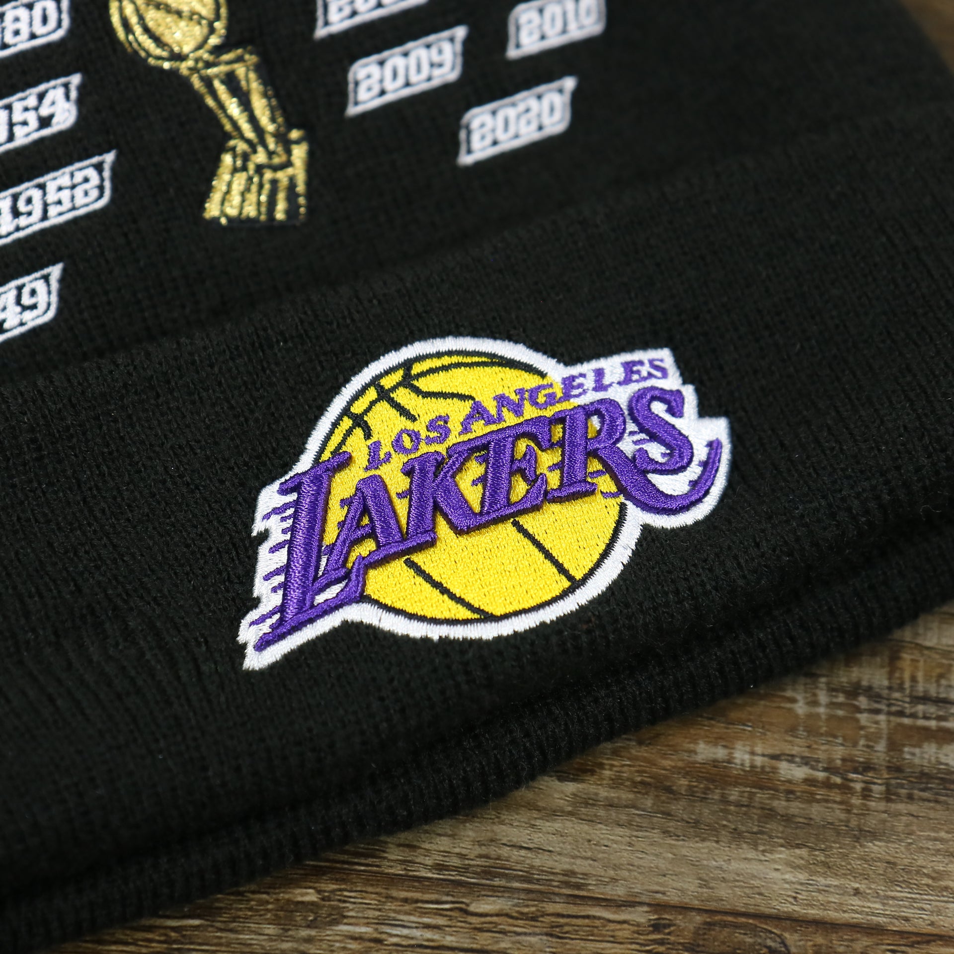 The Los Angeles Lakers Logo on the Los Angeles Lakers All Over NBA Finals Side Patch 17x Champion Knit Cuff Beanie | New Era, Black