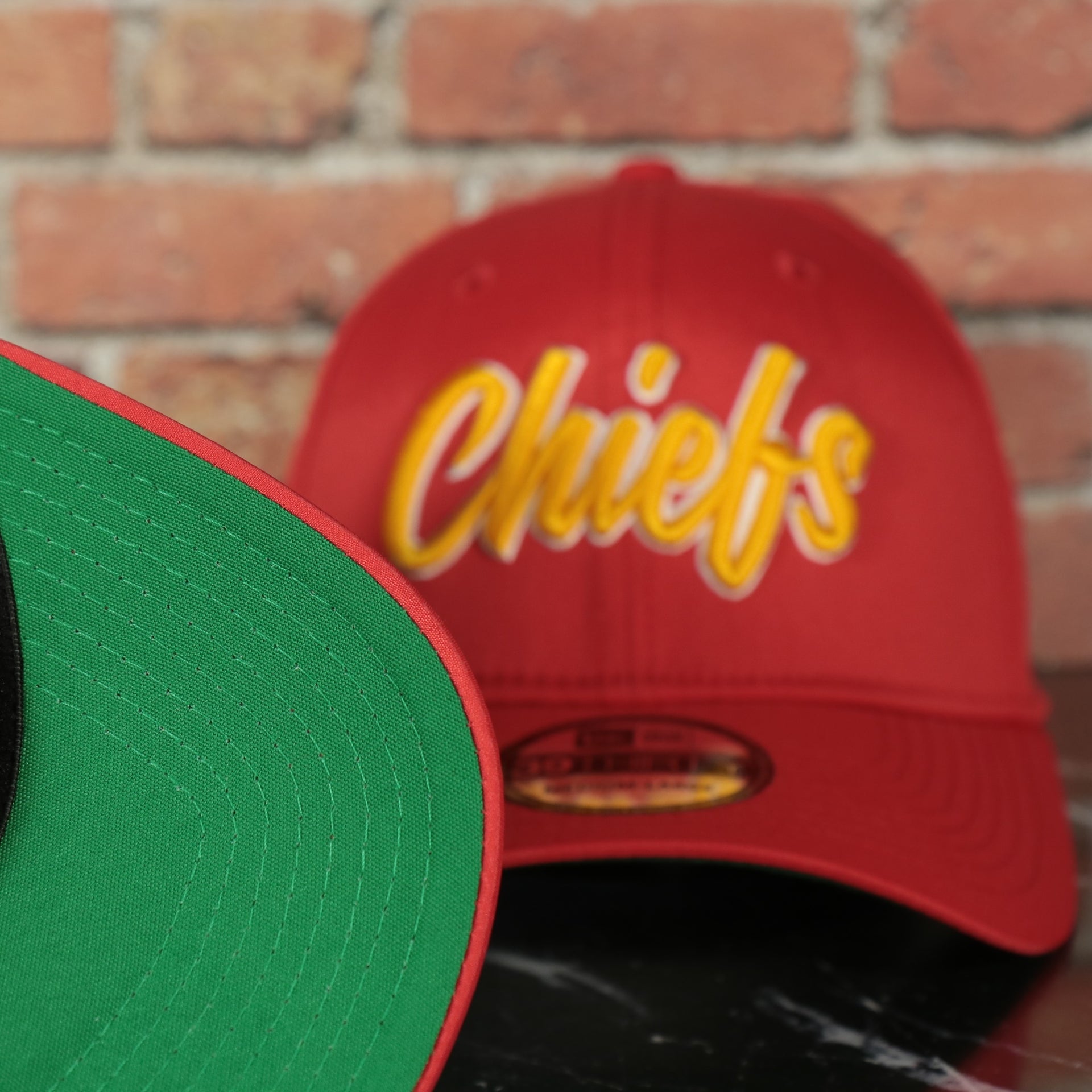 green bottom on the Kansas City Chiefs Est. 1960 side Patch NFL 100th Season Green Bottom | Red 39Thirty Flexfit Hat