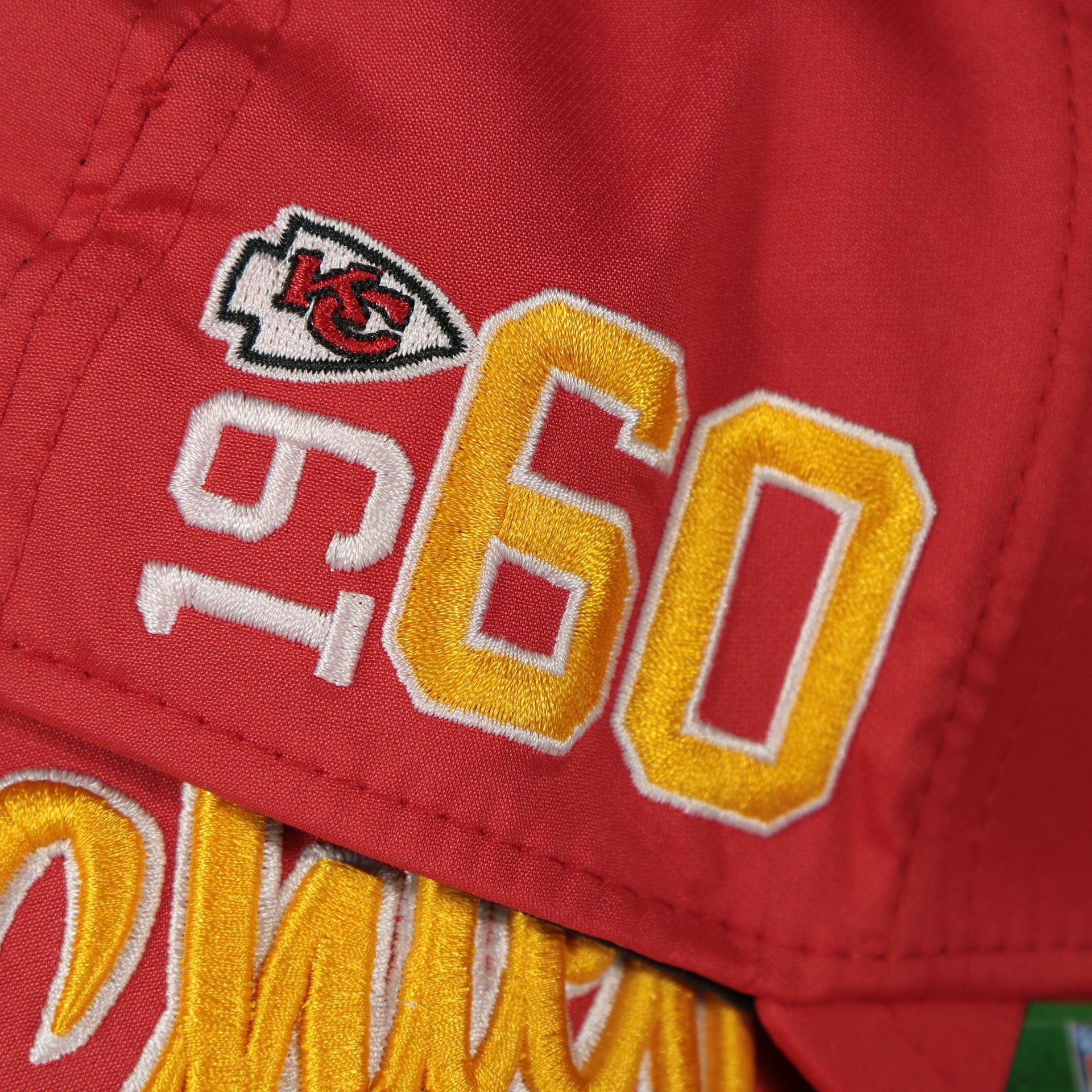 established 1960 side patch on the Kansas City Chiefs Est. 1960 side Patch NFL 100th Season Green Bottom | Red 39Thirty Flexfit Hat