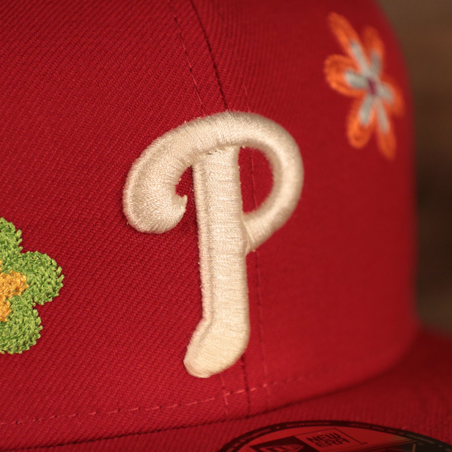 Close up of the Philadelphia Phillies logo embroidered on the Philadelphia Phillies All Over Floral Pattern Flower Crotchet Side Patch Pink Bottom 59Fifty Fitted Cap